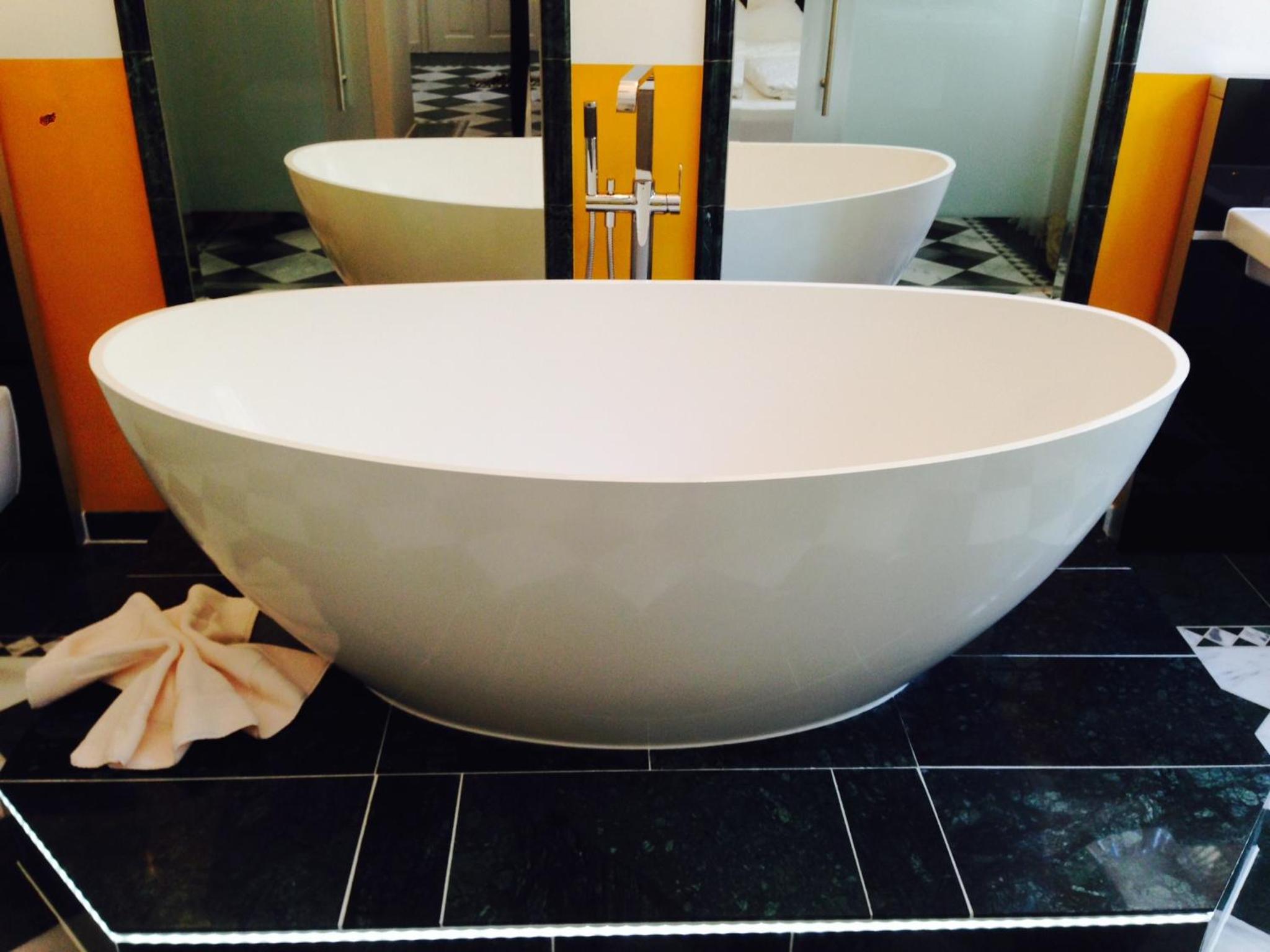 One-Bedroom Apartment with Bathtub - Photo 8