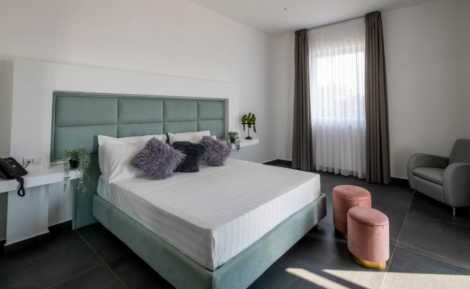 Junior Suite with Terrace - Photo 19