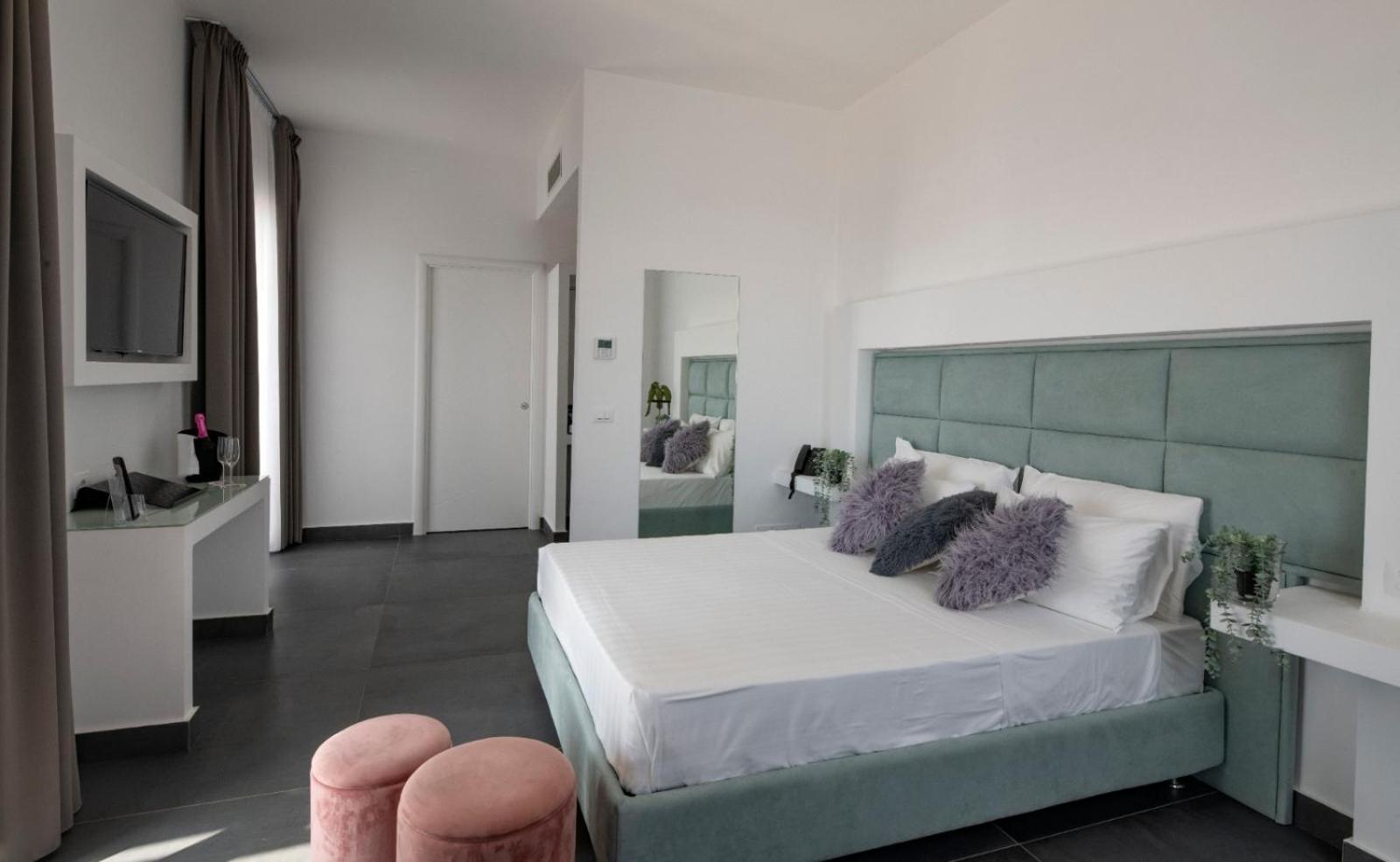 Junior Suite with Terrace - Photo 18