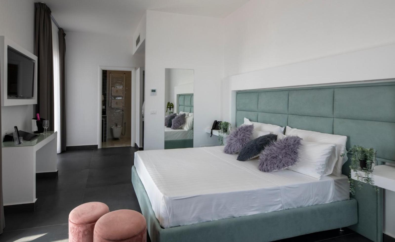 Junior Suite with Terrace - Photo 17