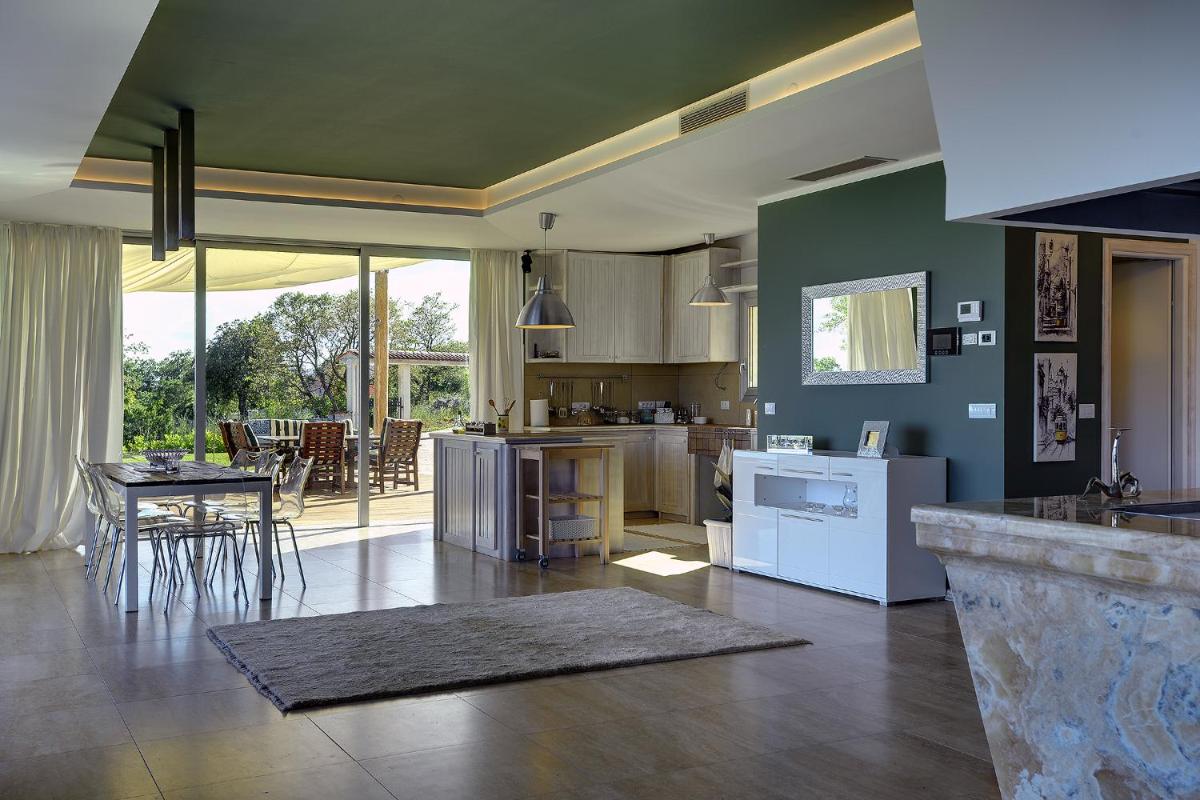 Three-Bedroom Villa photo 1