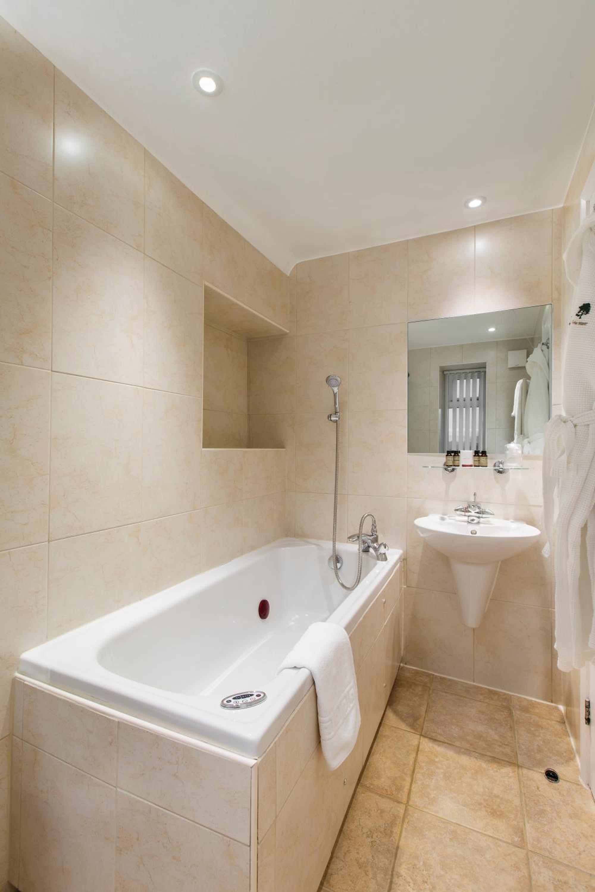 Double Room with Spa Bath photo 2