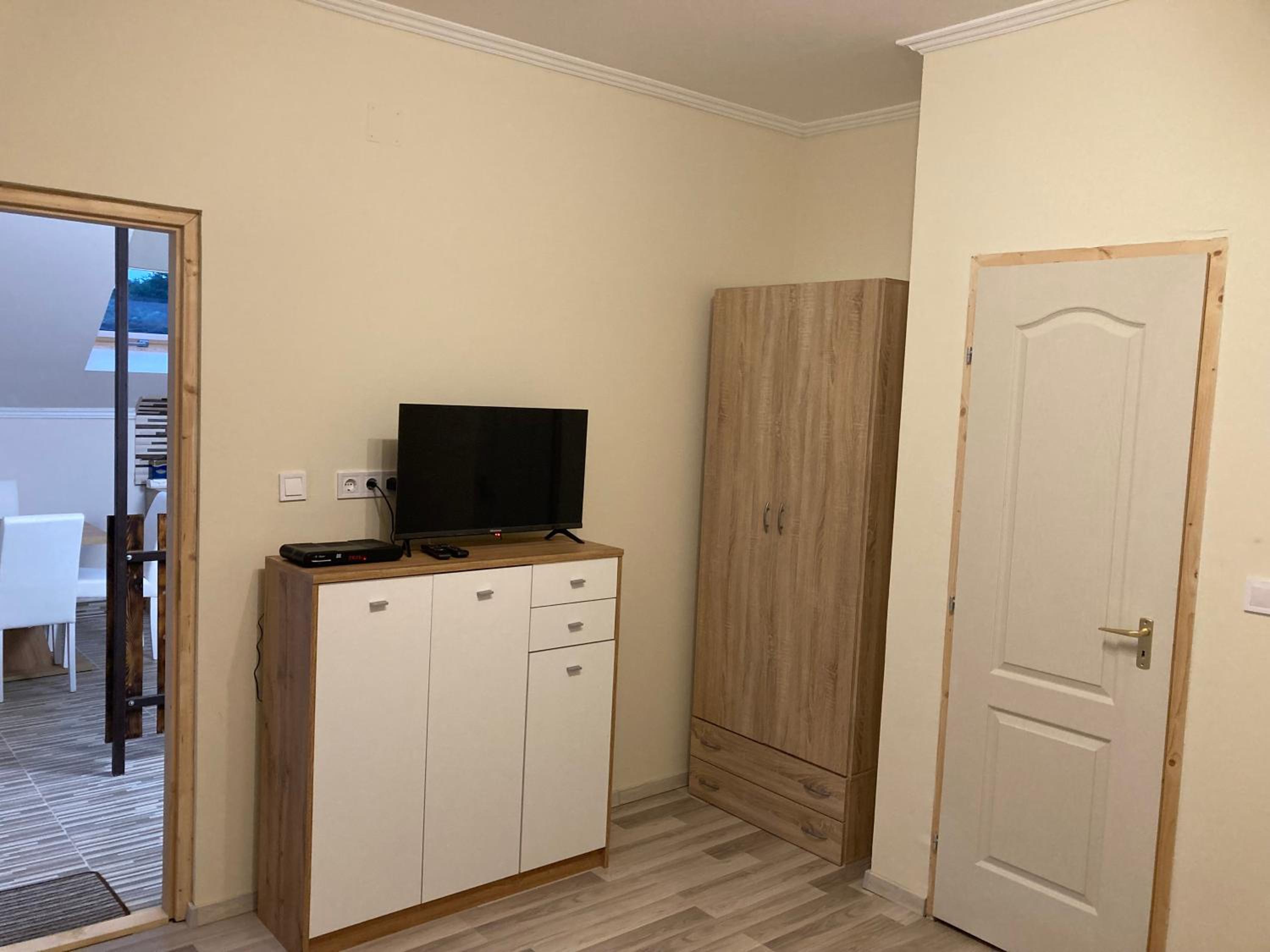 Three-Bedroom Apartment photo 2