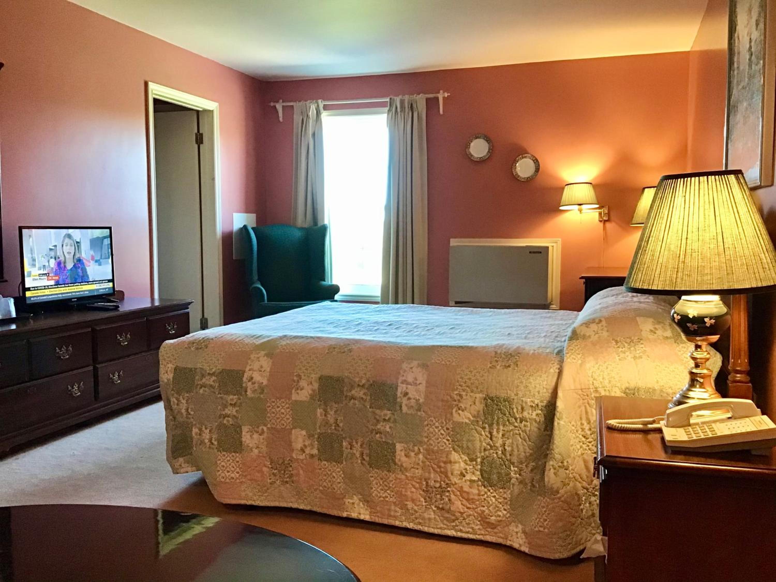 Double Room With Two Double Beds - Photo 16