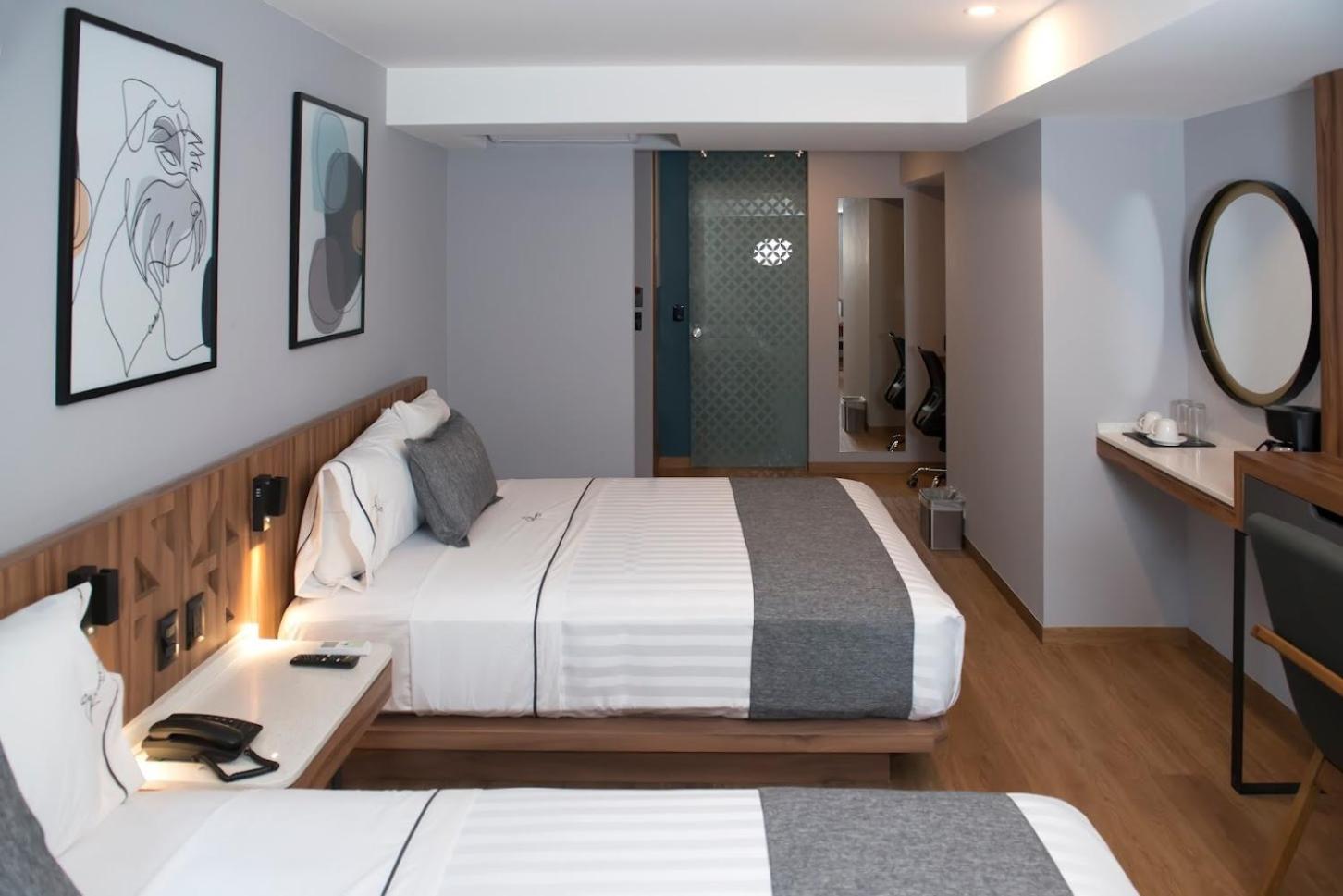 Deluxe Double Room - Photo 11