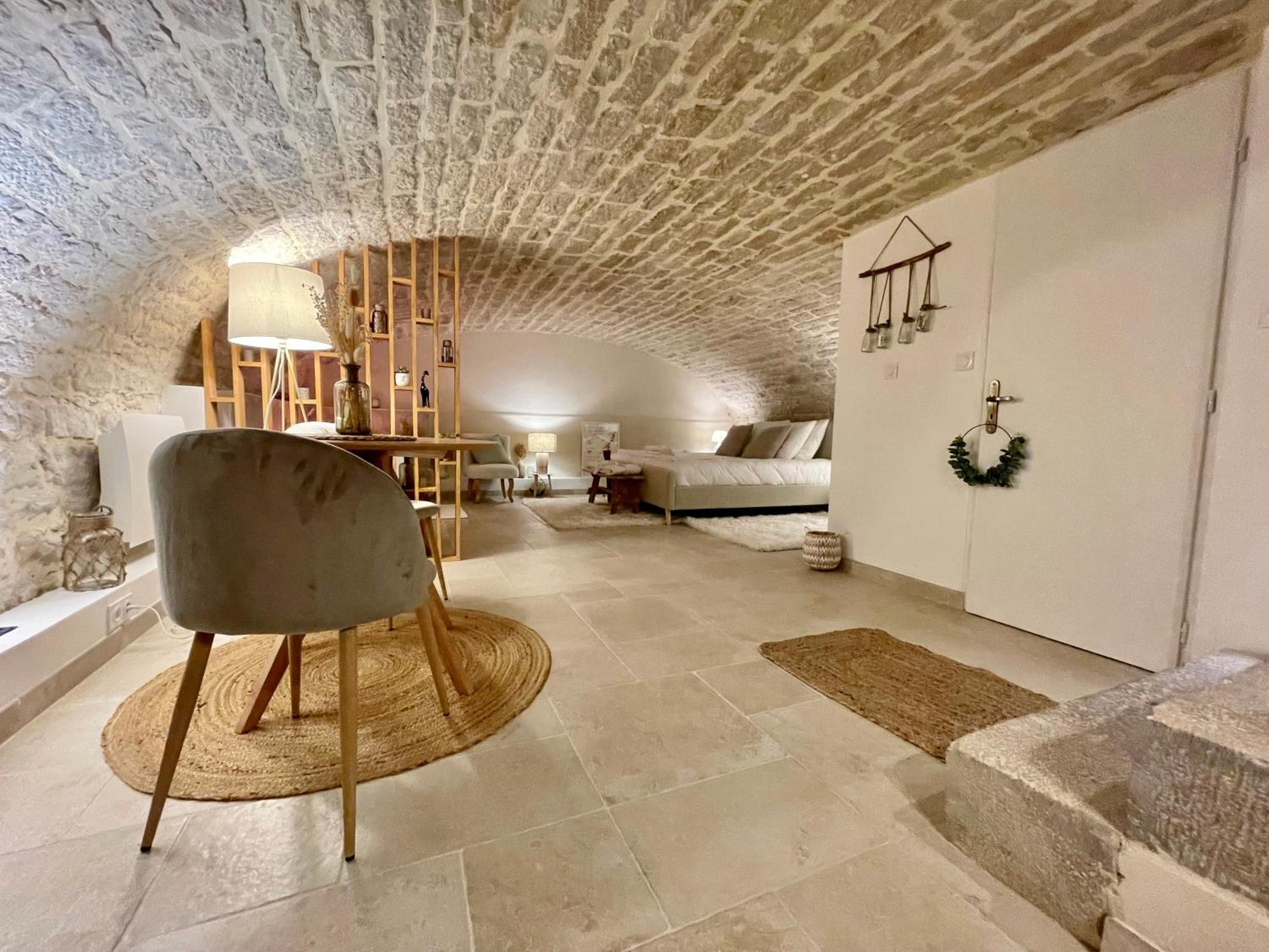 King Suite with Spa Bath - Photo 1