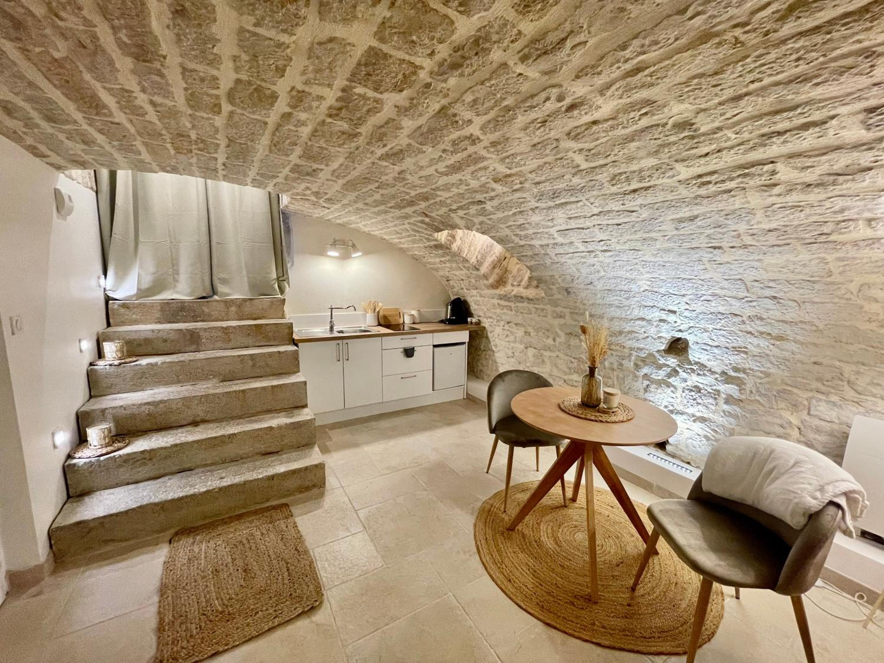 King Suite with Spa Bath - Photo 10