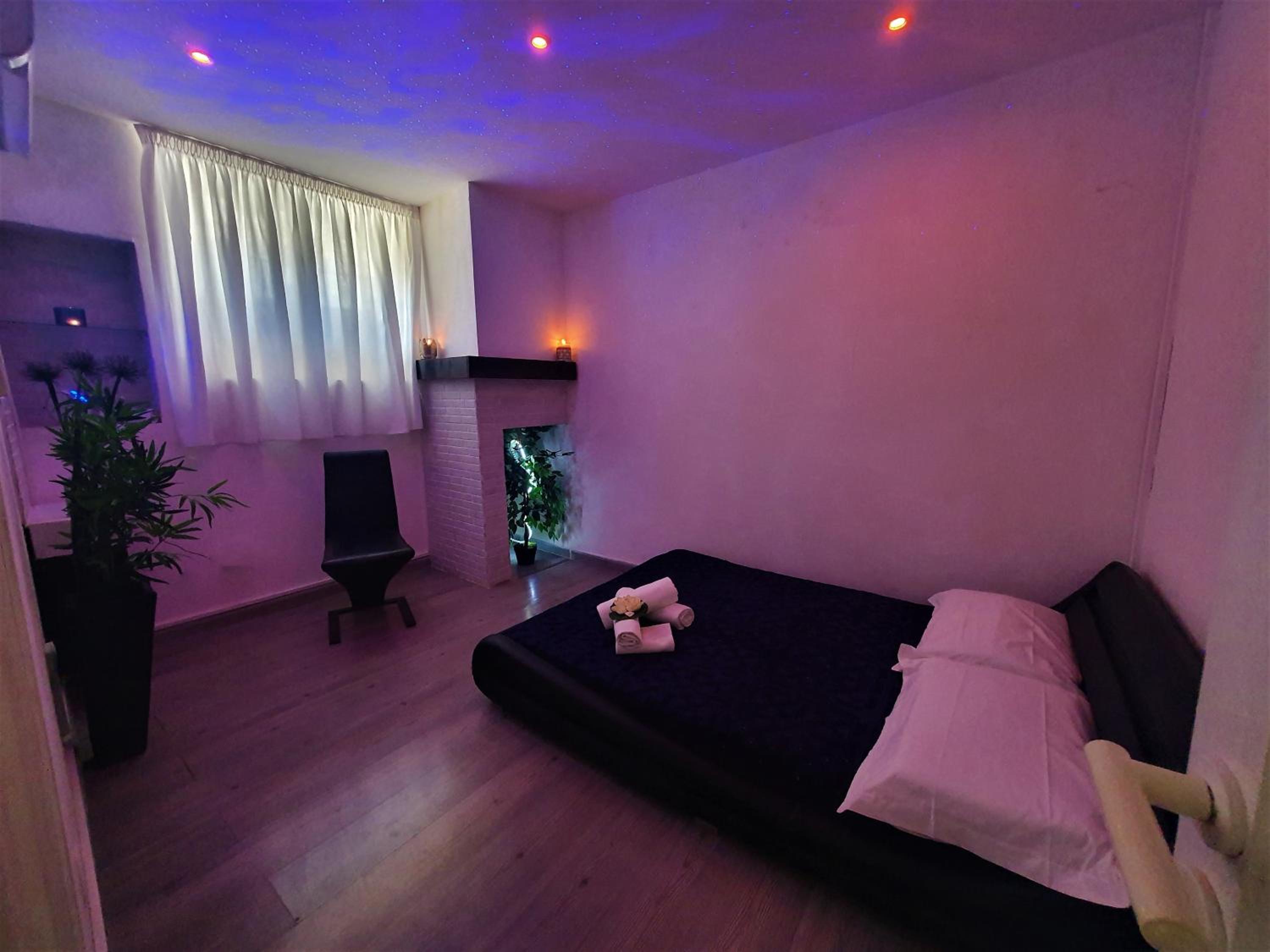Suite - Photo 1