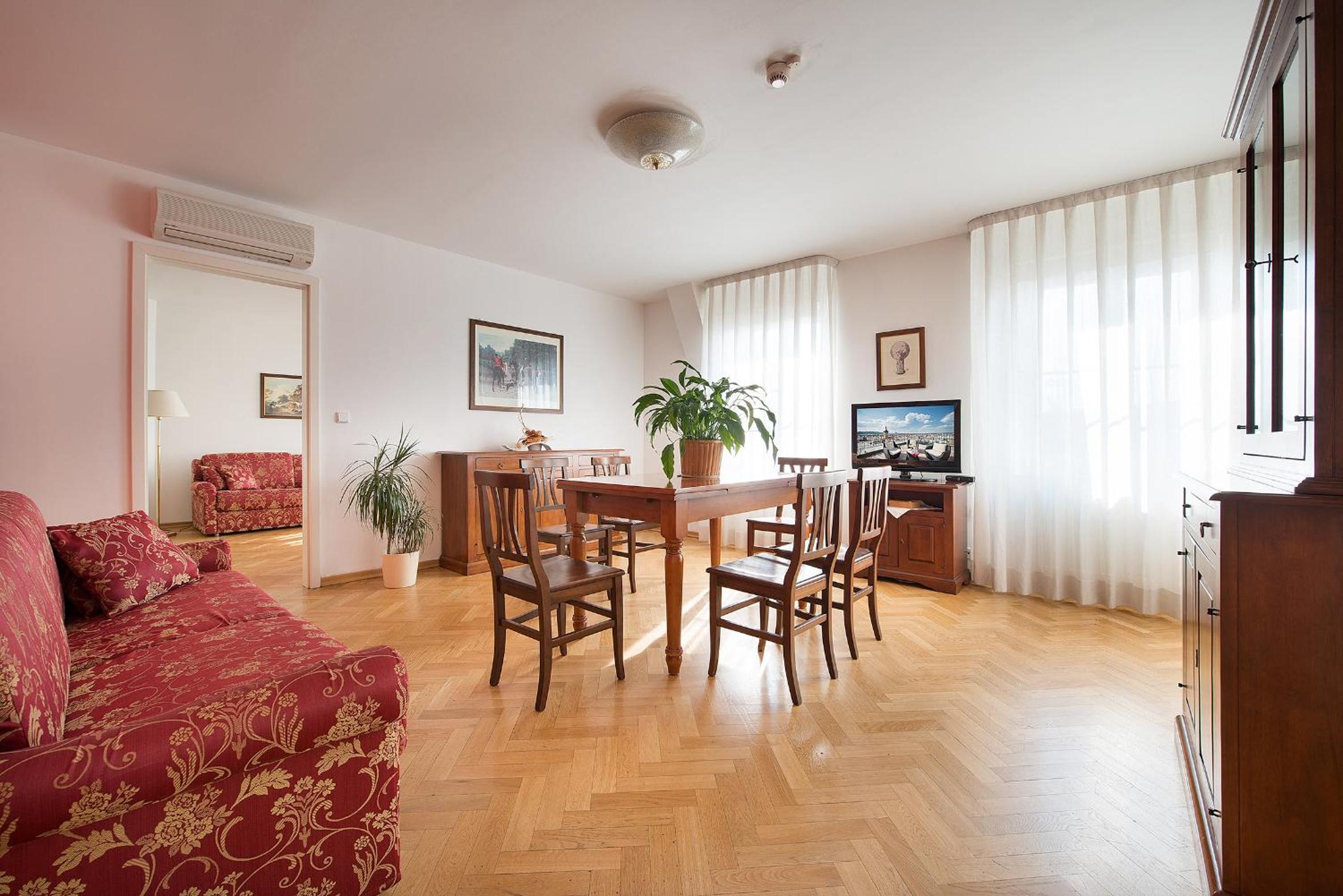 Apartment with City View thumbnail 5