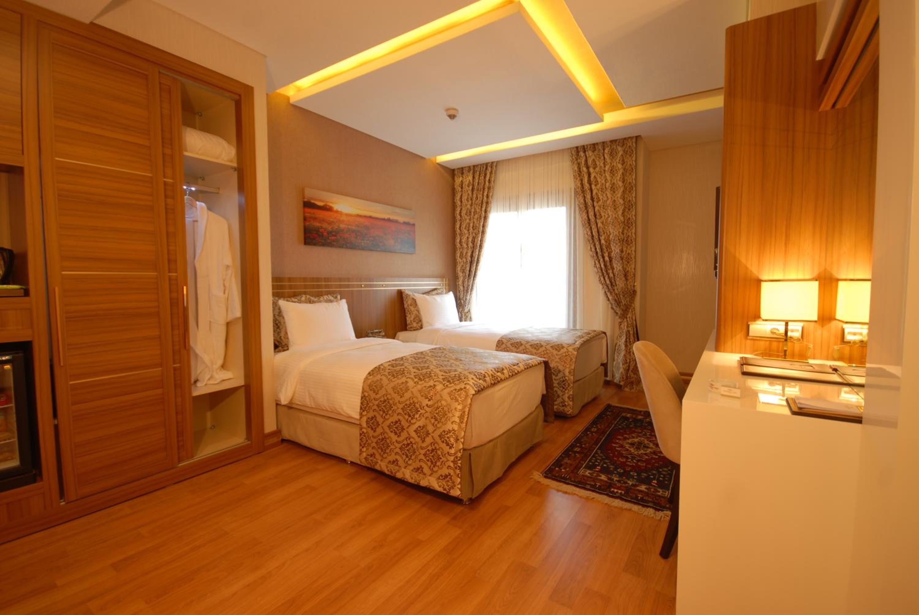 Double or Twin Room - Photo 5