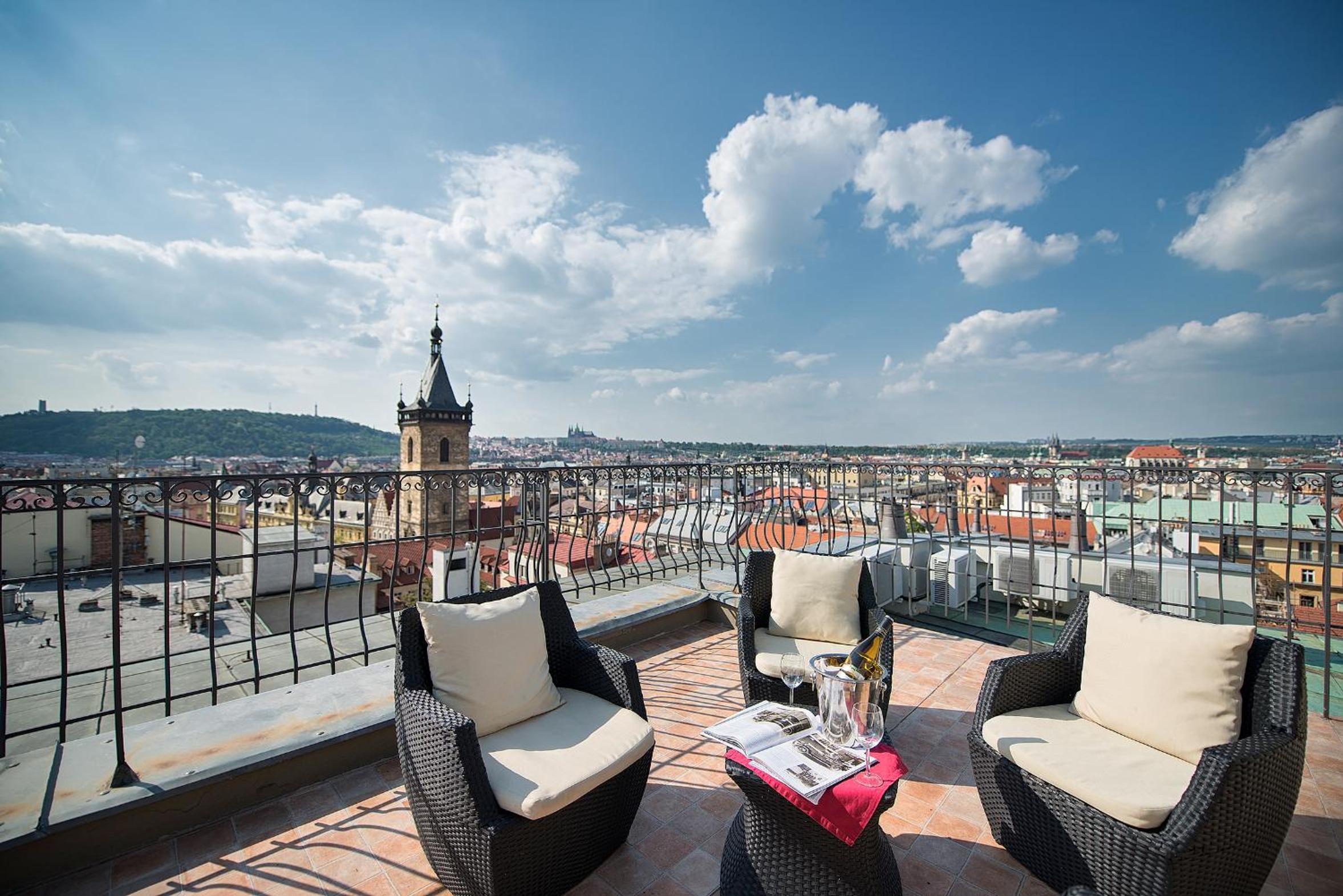 Apartment with City View