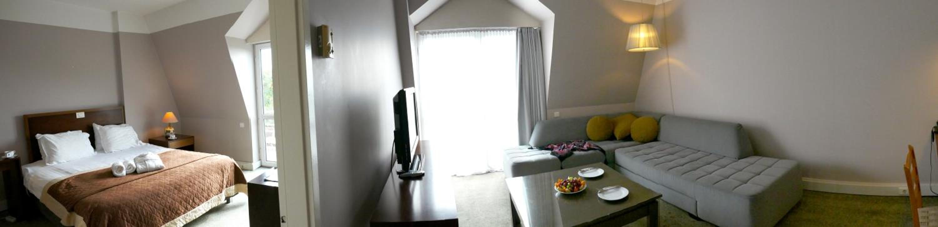 Deluxe Family Room photo 3