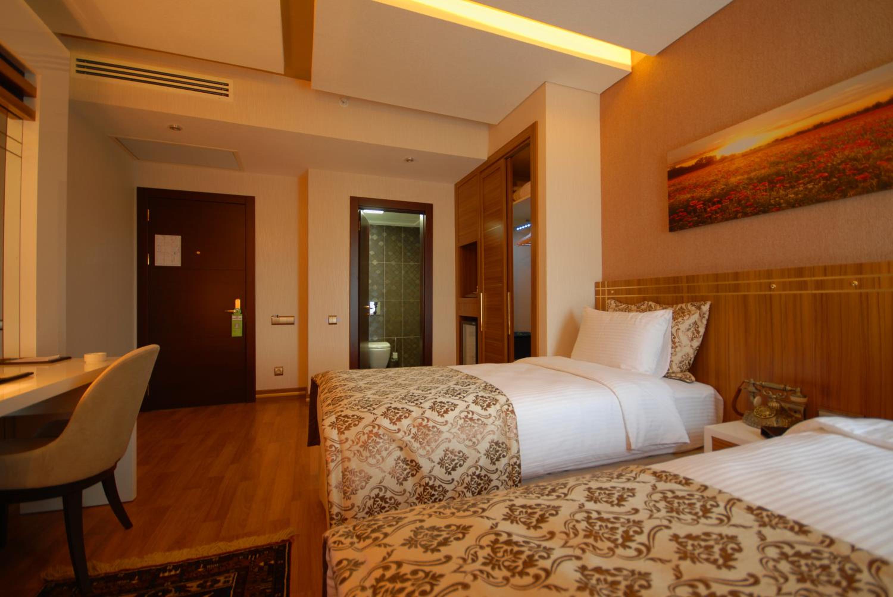 Double or Twin Room - Photo 2