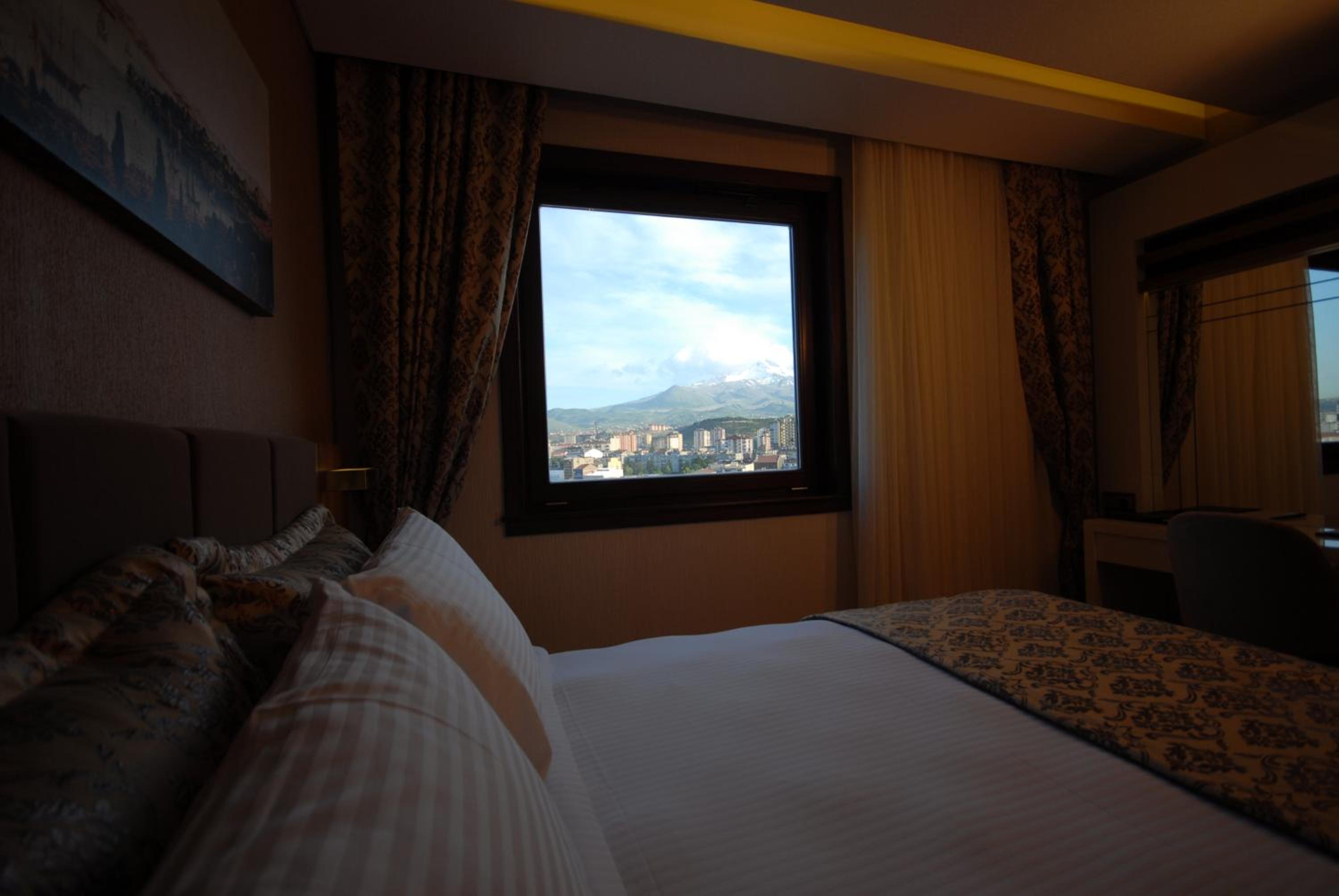 Double or Twin Room - Photo 9