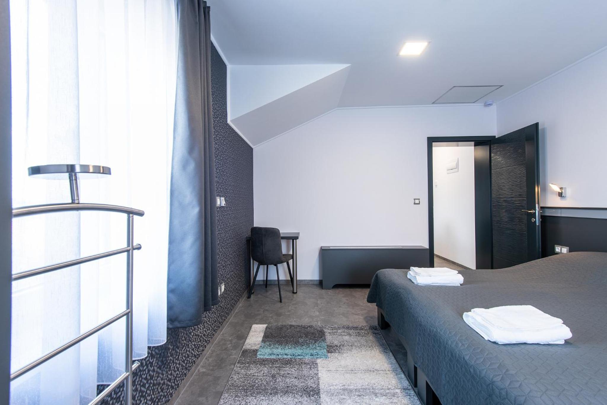 One-Bedroom Apartment - Photo 2