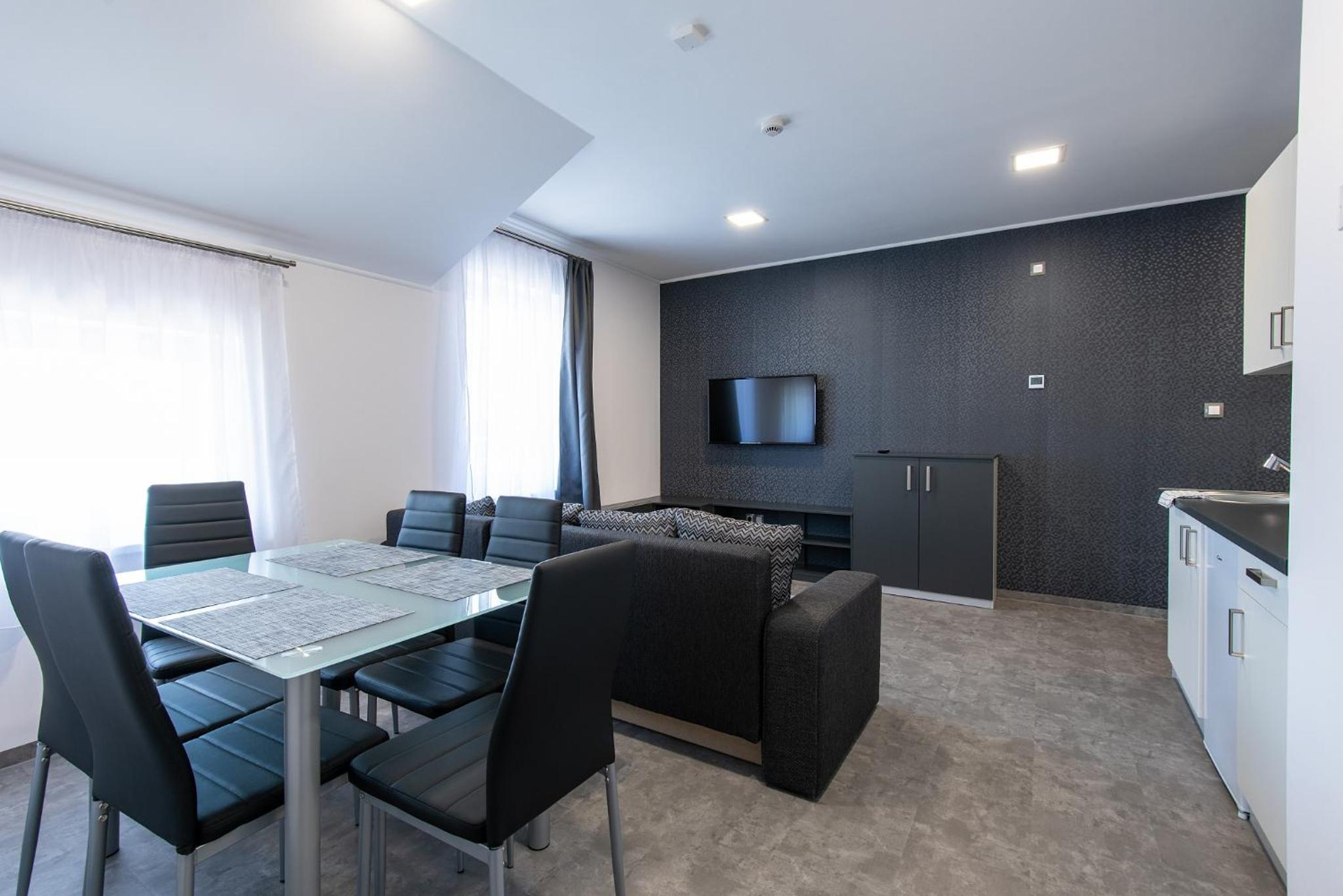 One-Bedroom Apartment - Photo 1
