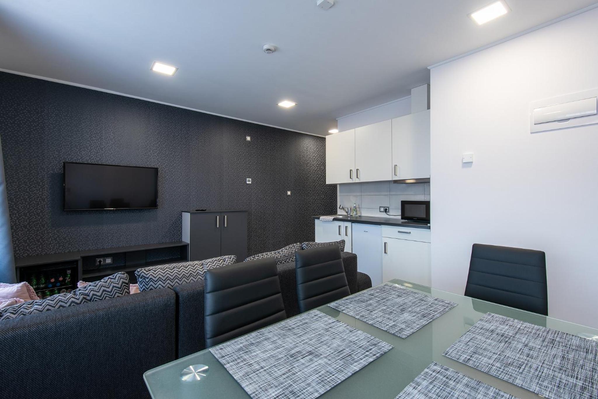One-Bedroom Apartment - Photo 4