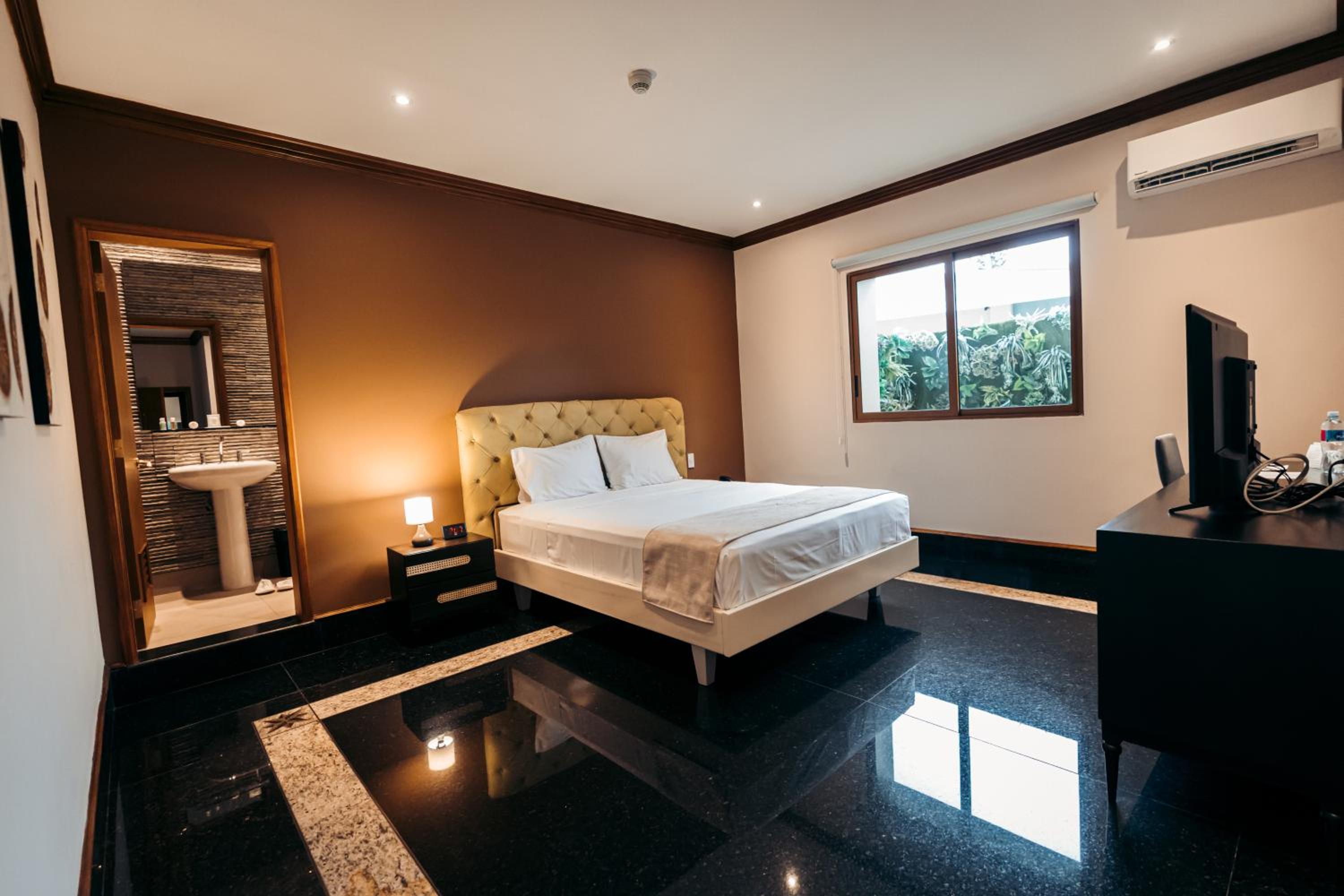 Deluxe Queen Room photo 1