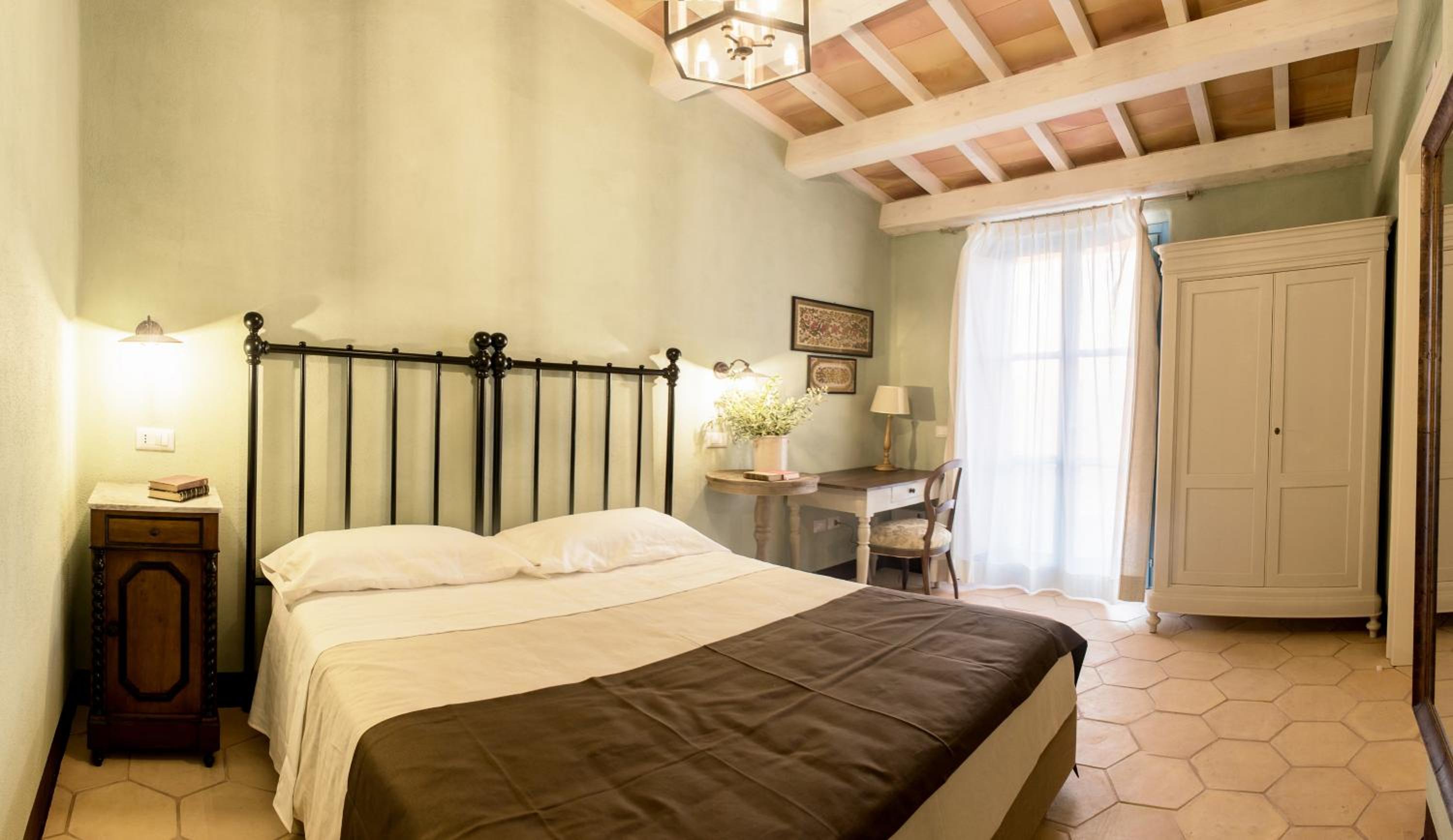 Double Room with Balcony and Sea View - Photo 3