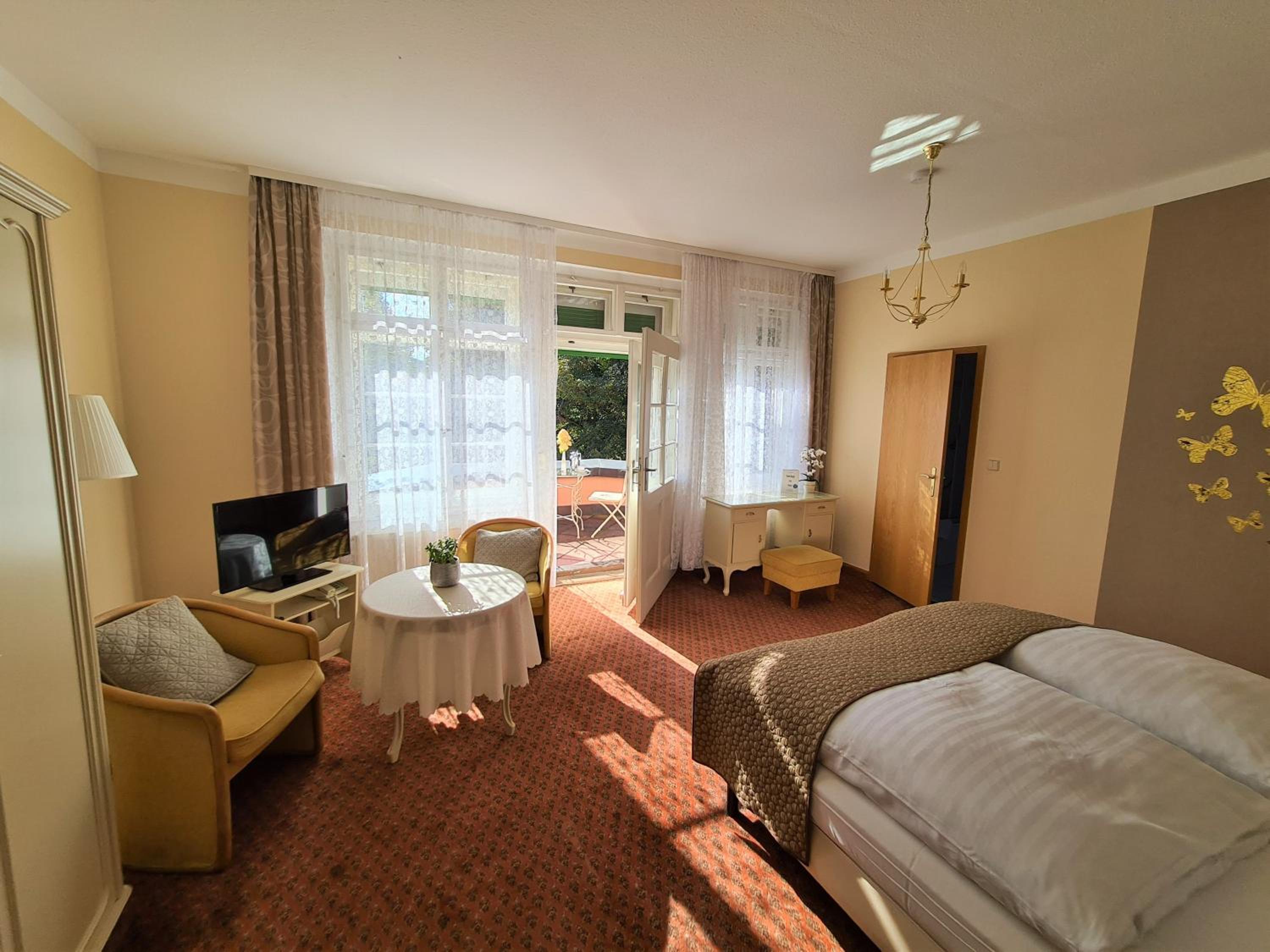 Twin Room with Private Bathroom