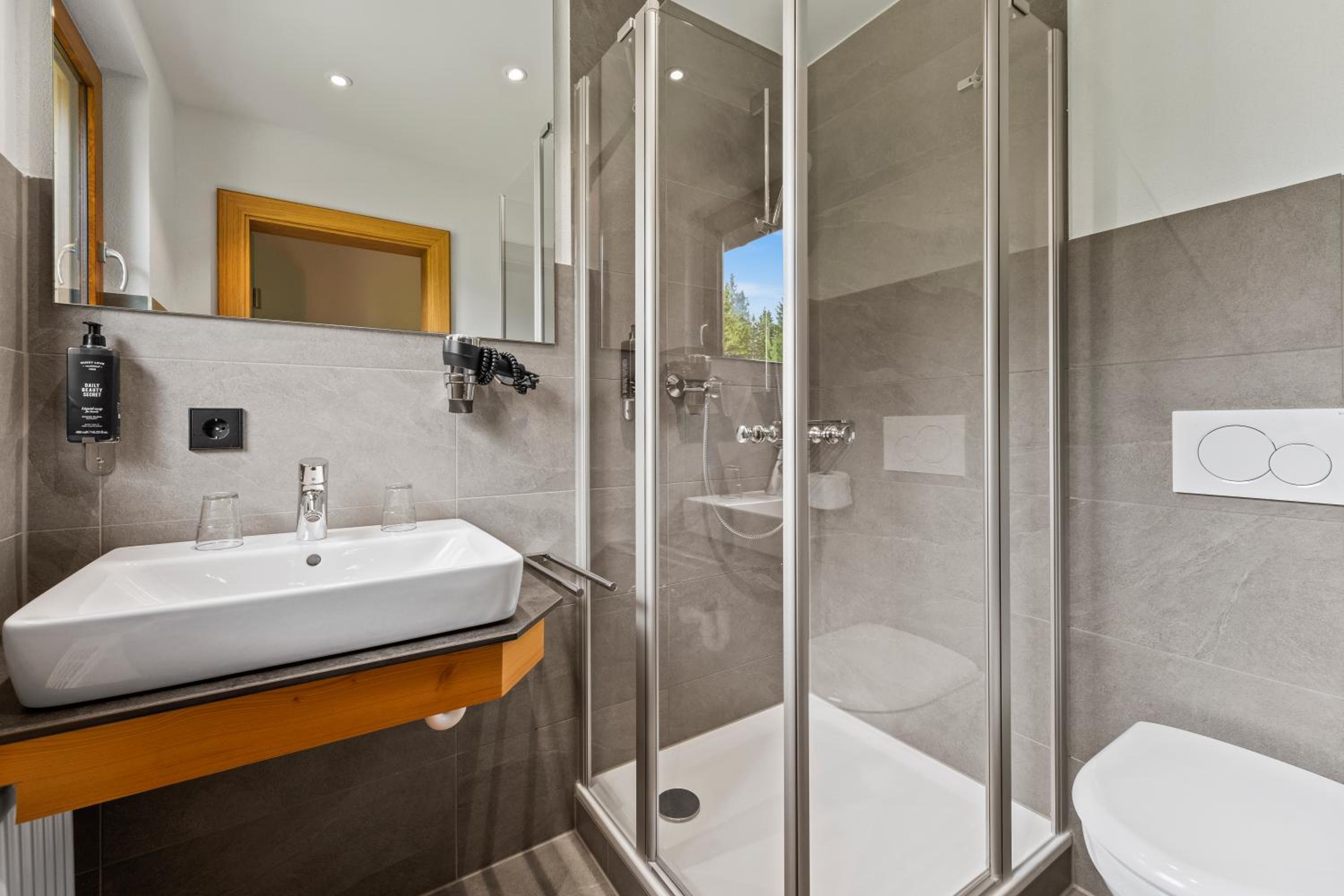 Budget Double Room with Forest View - Photo 5