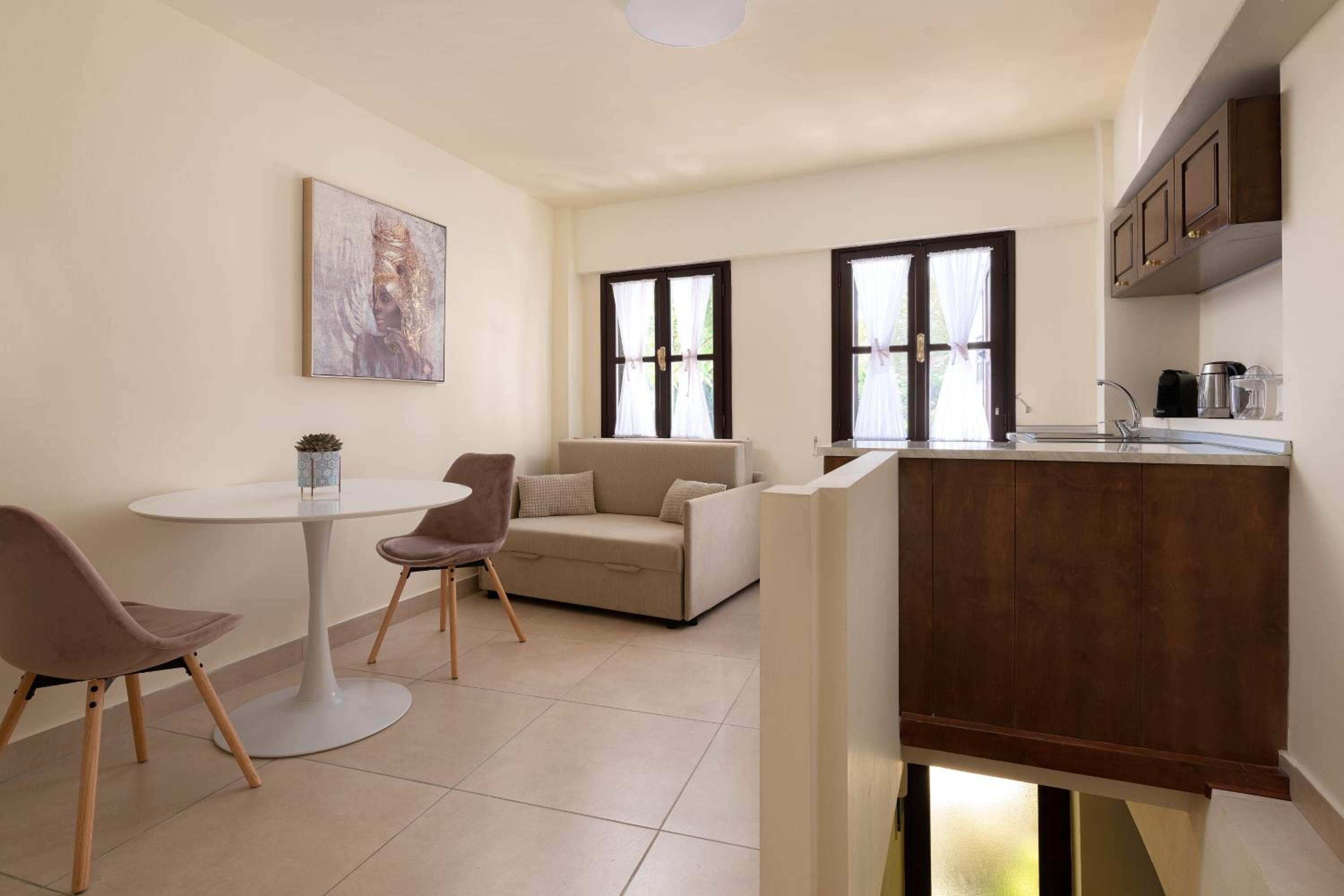 One-Bedroom Apartment - Photo 6