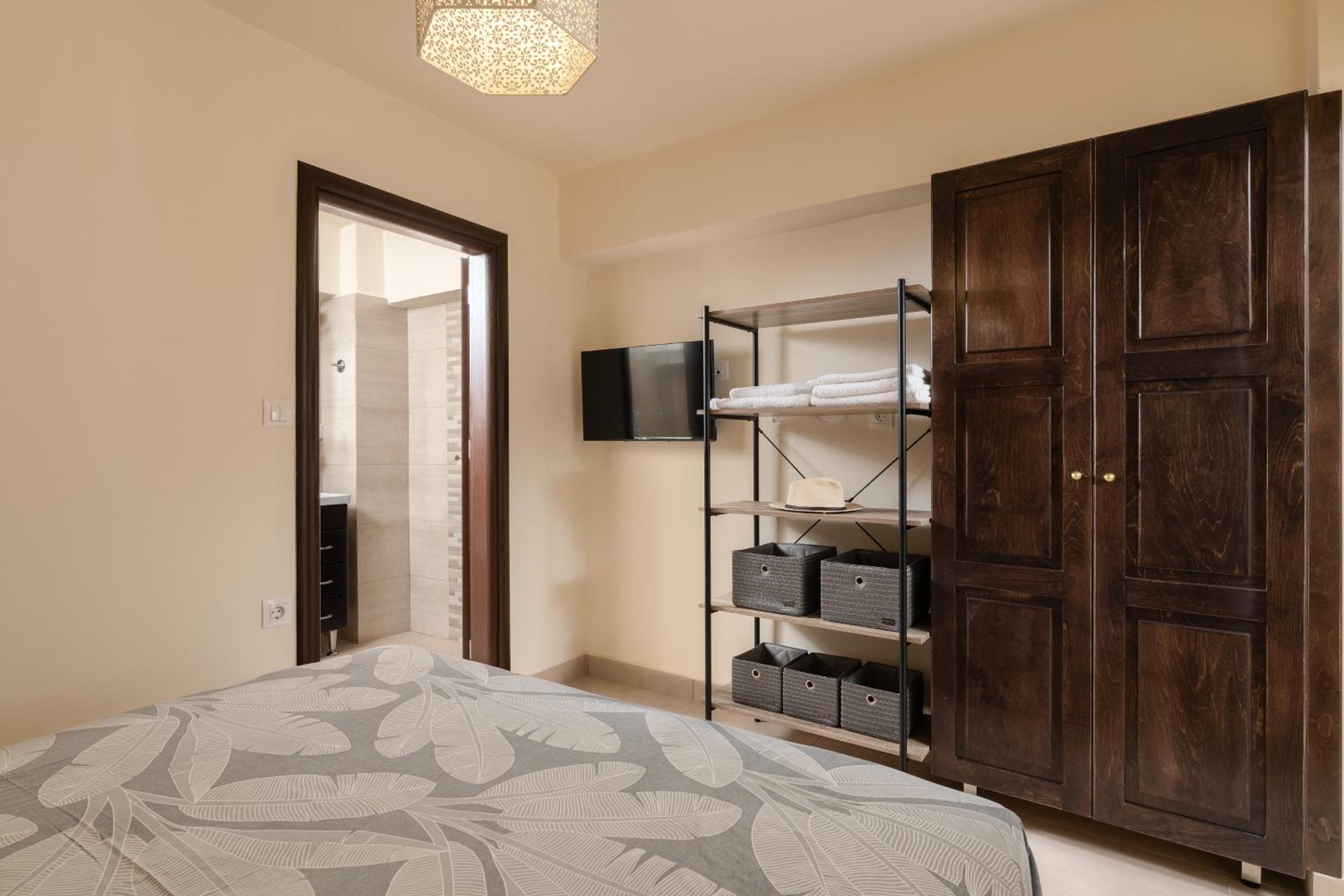One-Bedroom Apartment - Photo 4