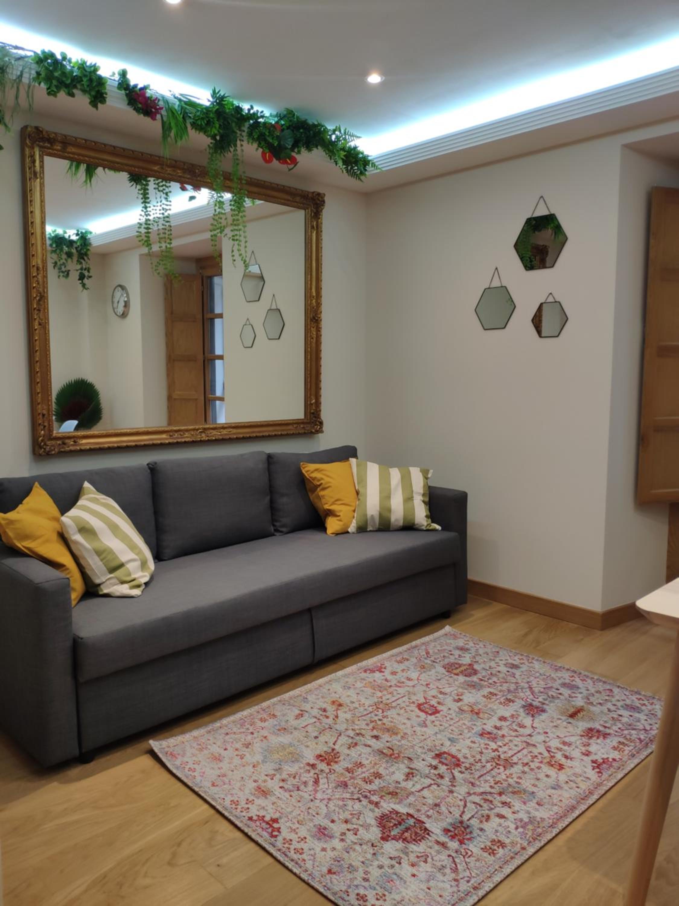 One-Bedroom Apartment - Photo 39