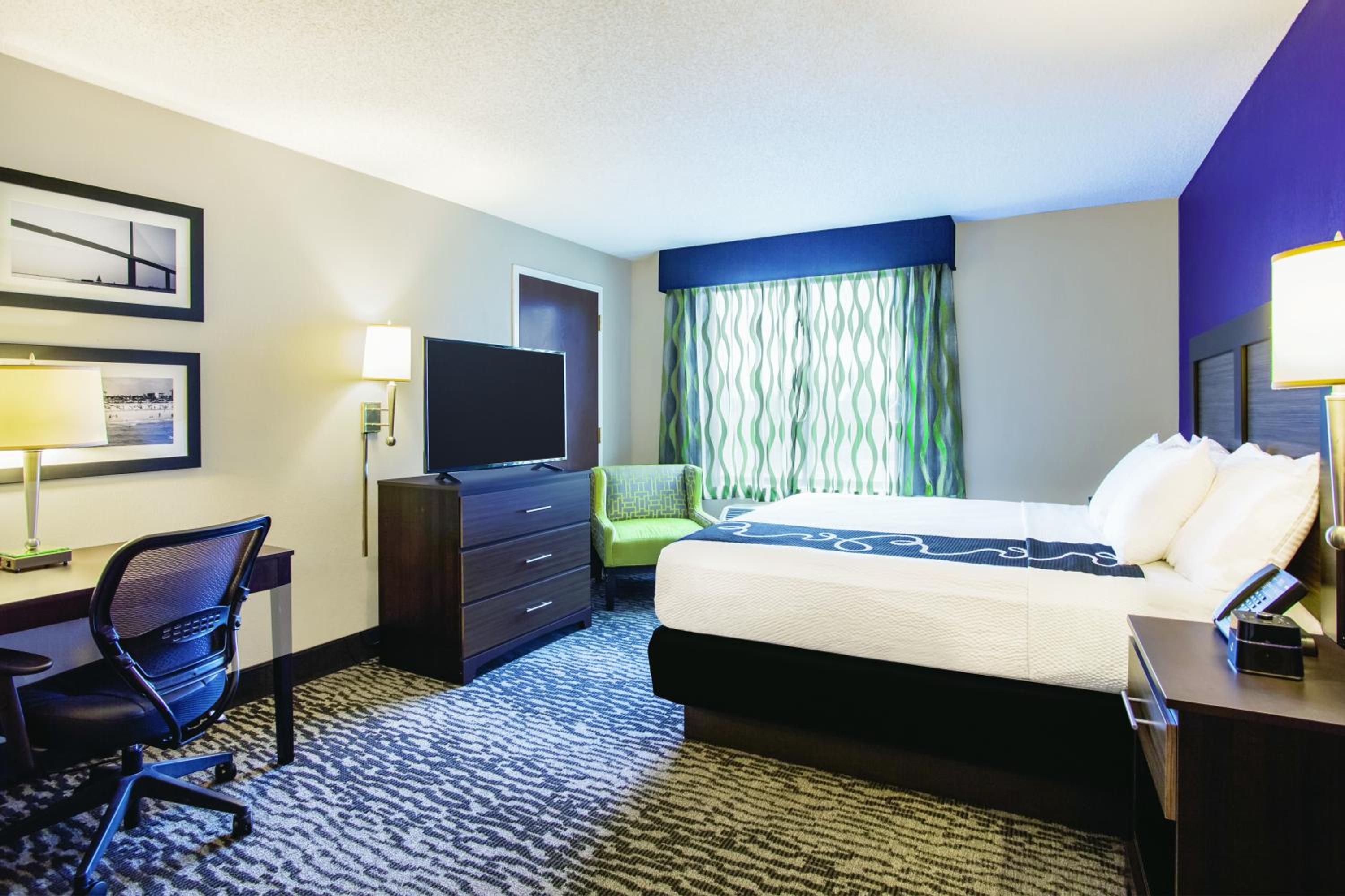 King Room - Mobility Access/Non-Smoking photo 2