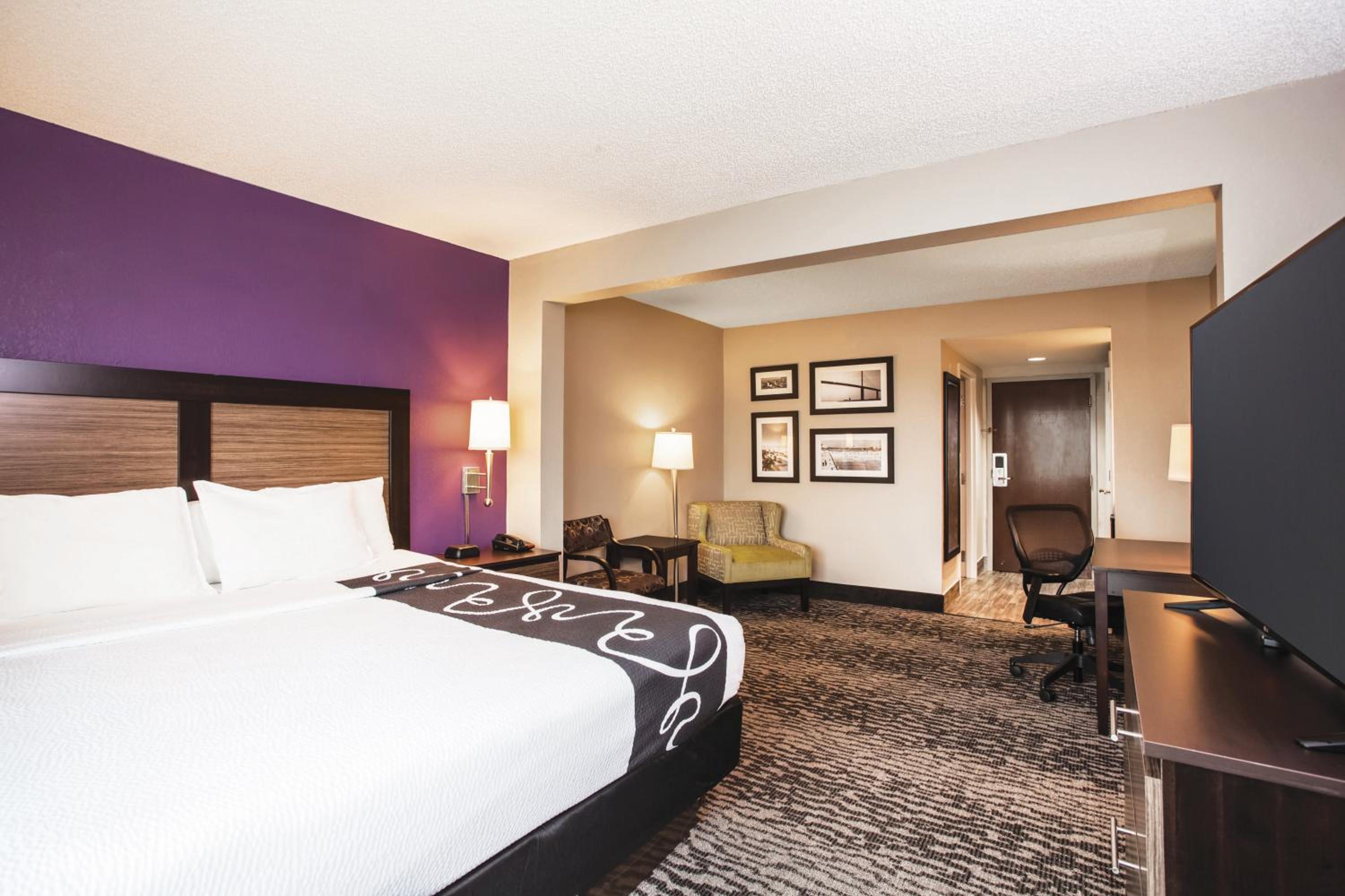 Executive King Room - Non-Smoking photo 2