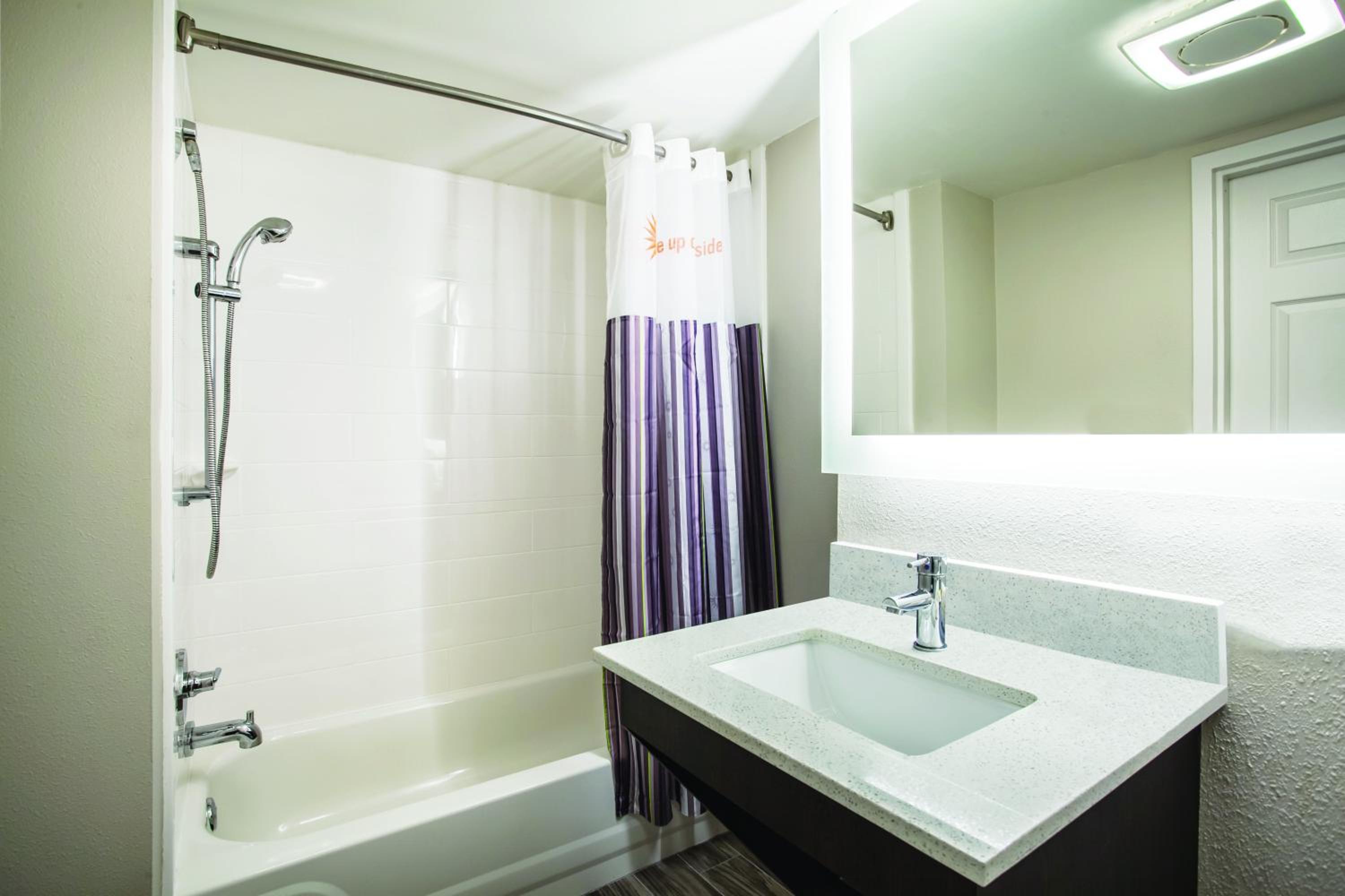 King Room - Mobility Access/Non-Smoking photo 3