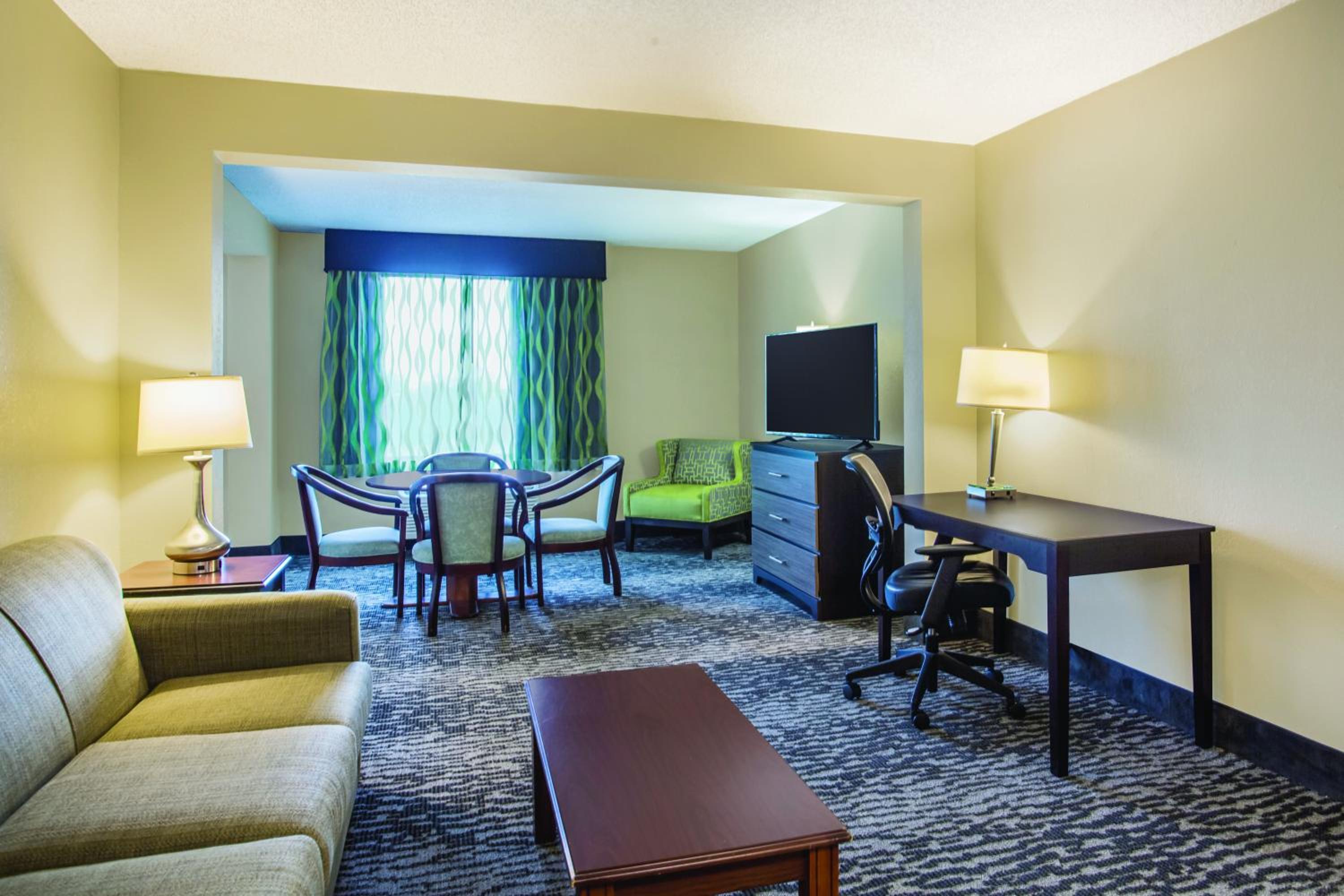King Suite with Pool View - Non-Smoking photo 2