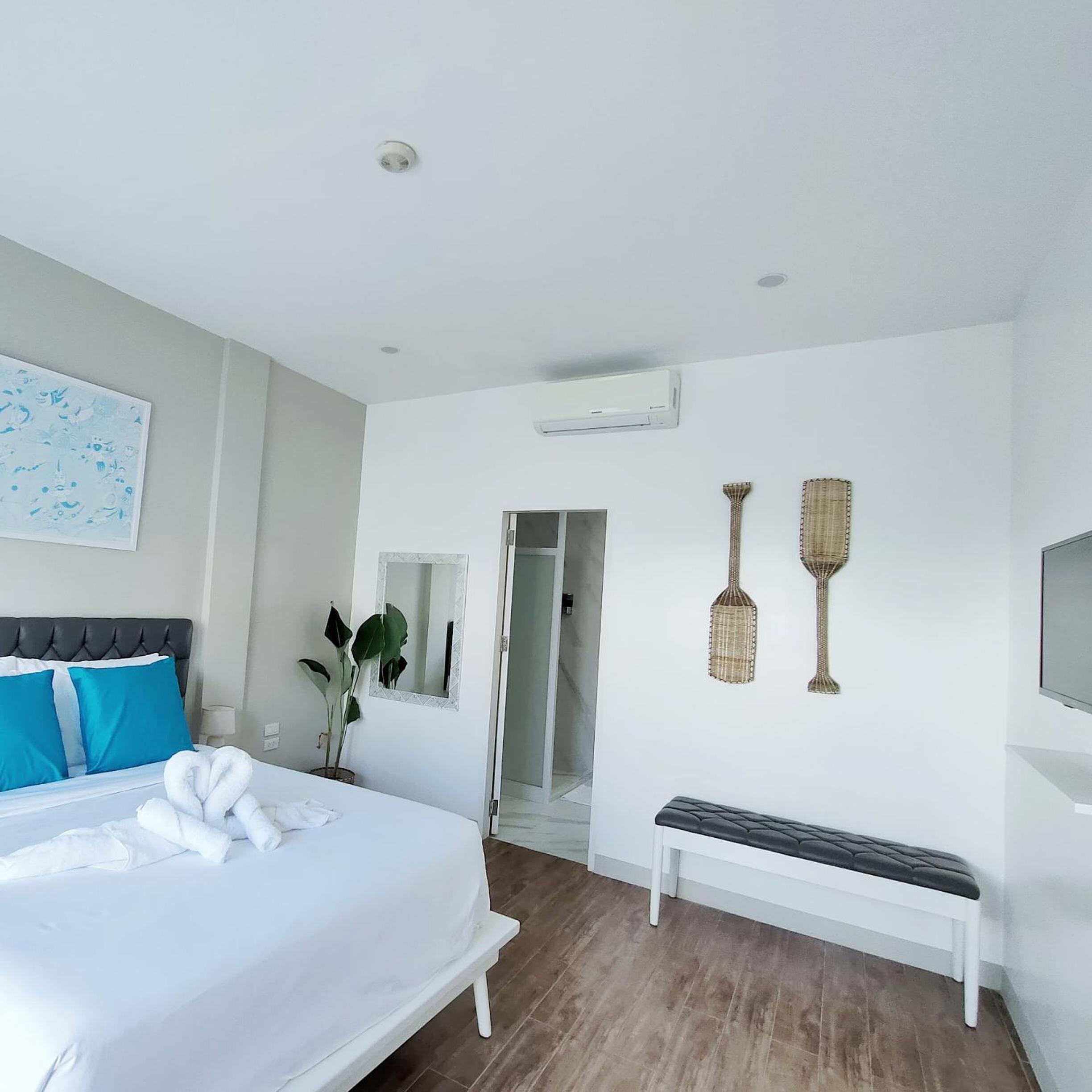 One-Bedroom Villa with Private Pool - Photo 15