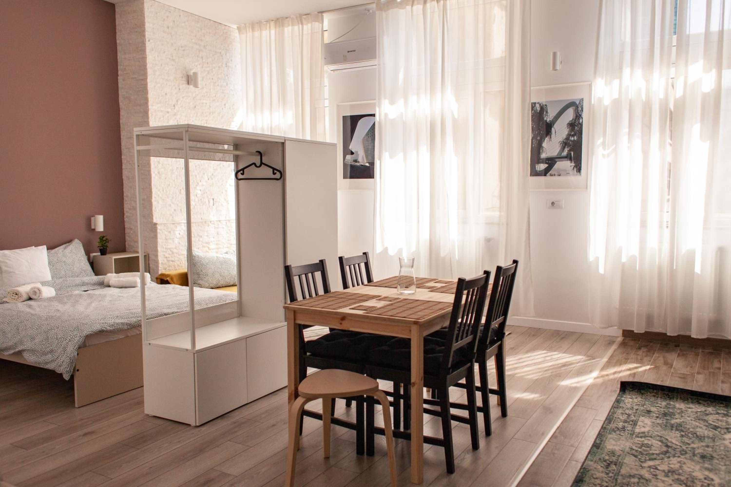 One-Bedroom Apartment