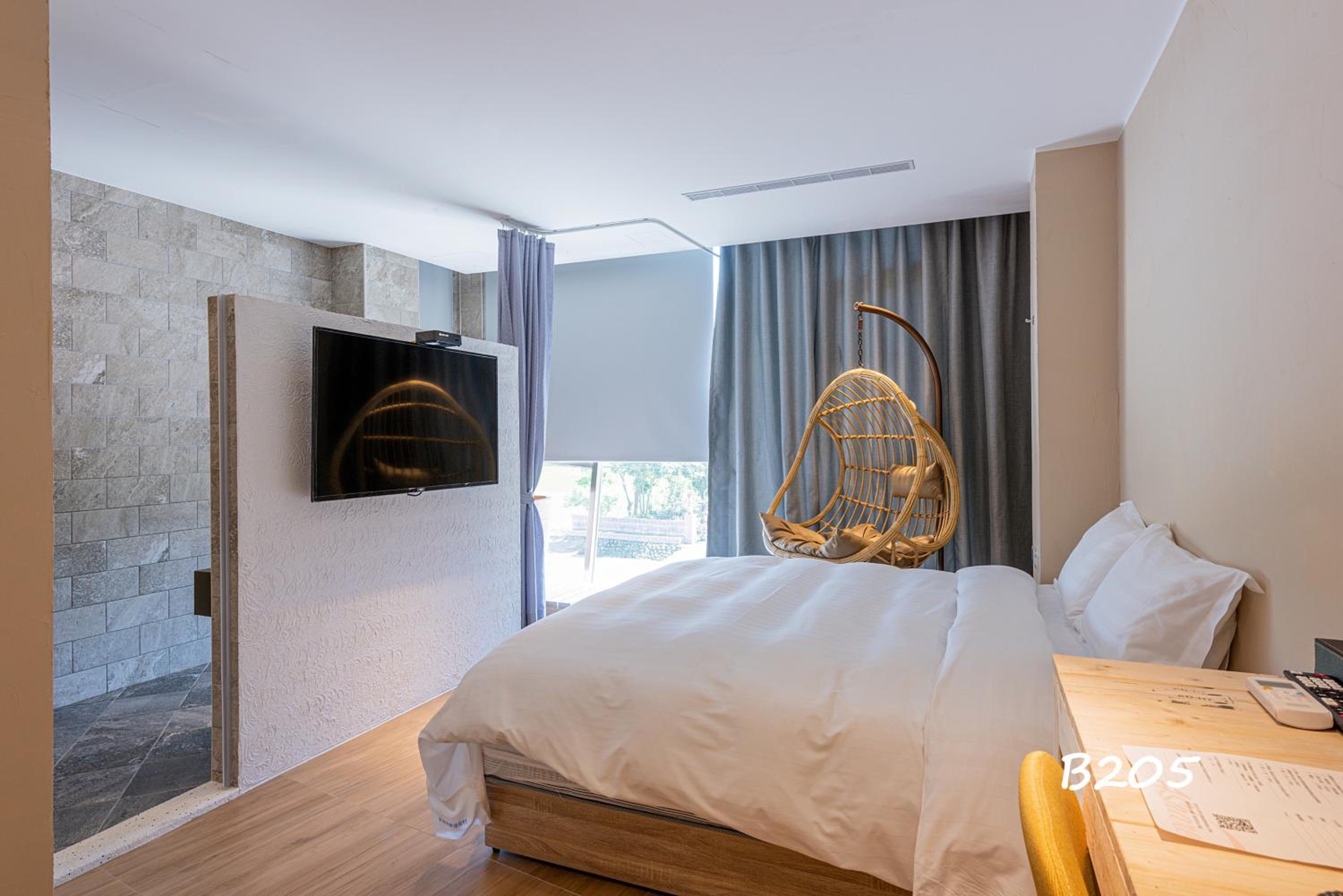 Standard Double Room - Photo 8