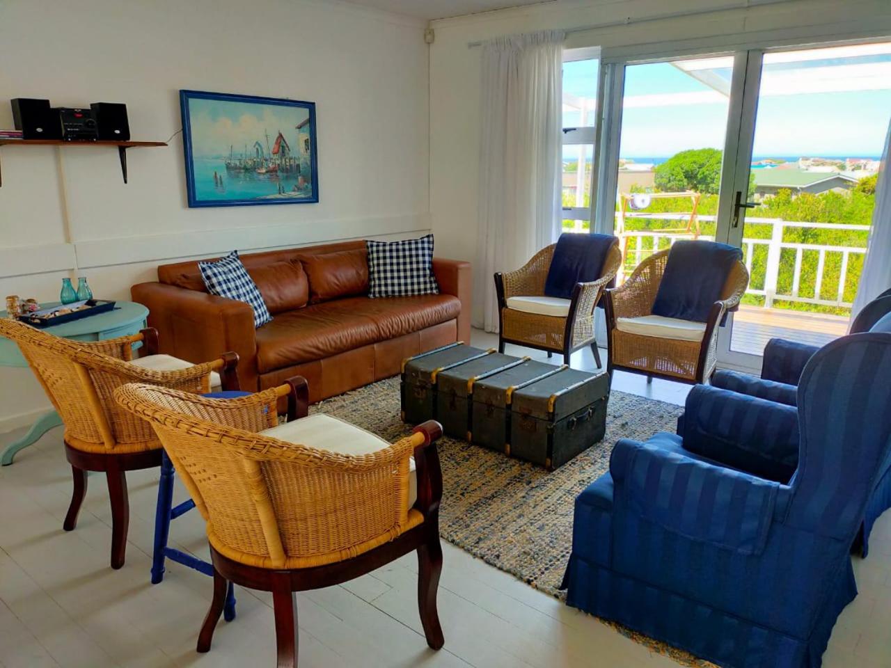 Three-Bedroom Vacation Home  photo 1