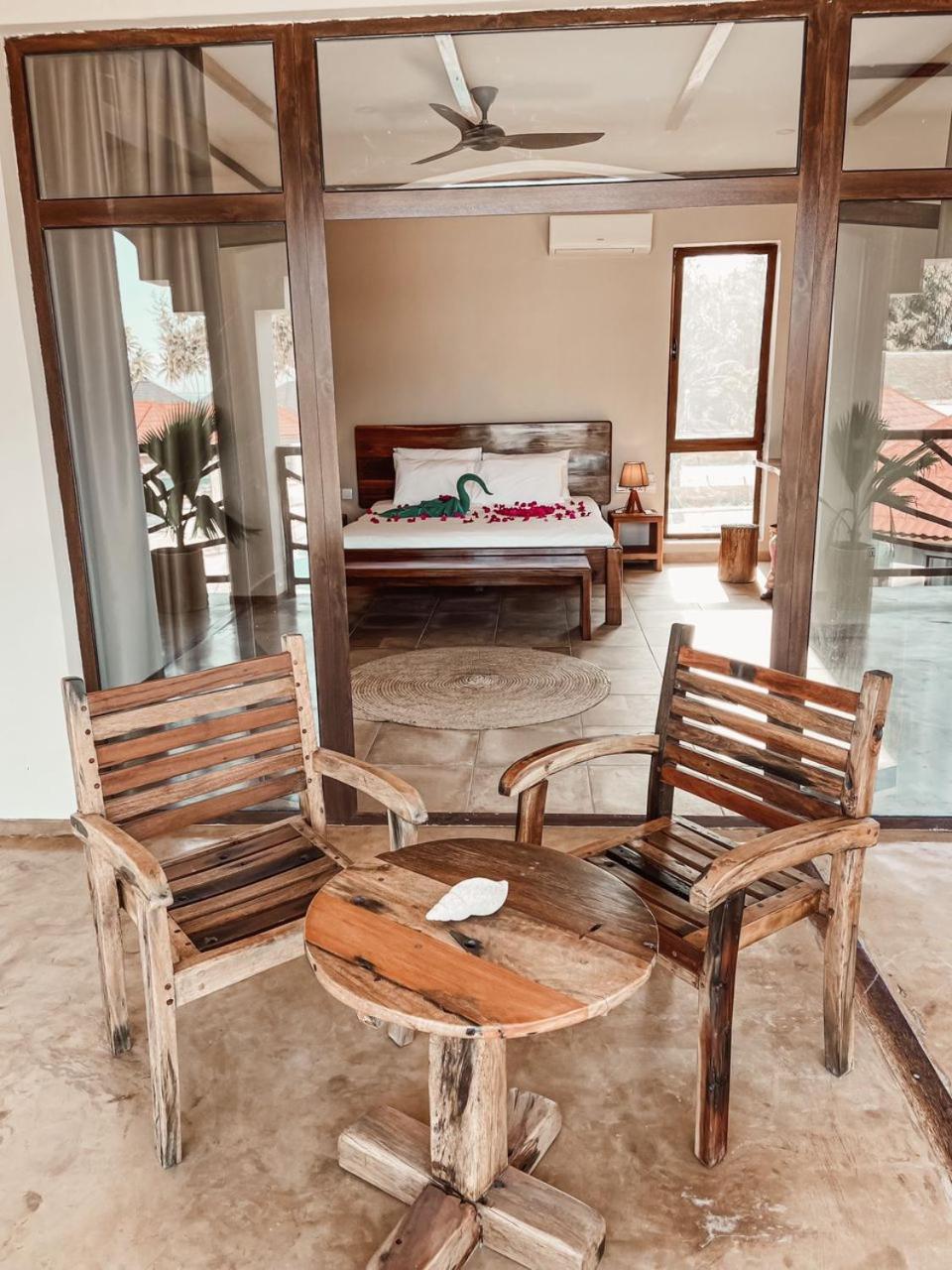 Suite with Balcony and Partial Sea View - Photo 15
