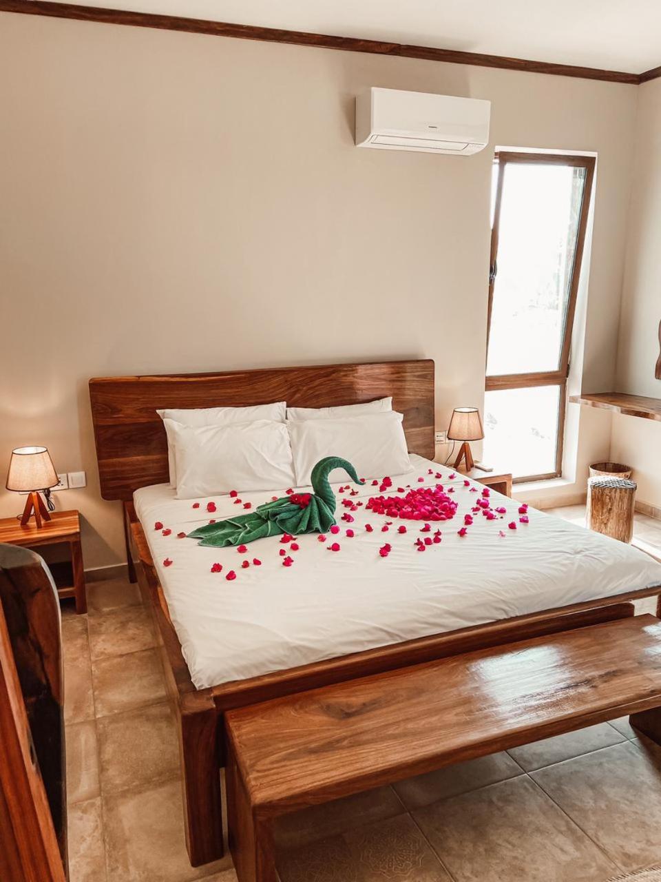 Suite with Balcony and Partial Sea View - Photo 13