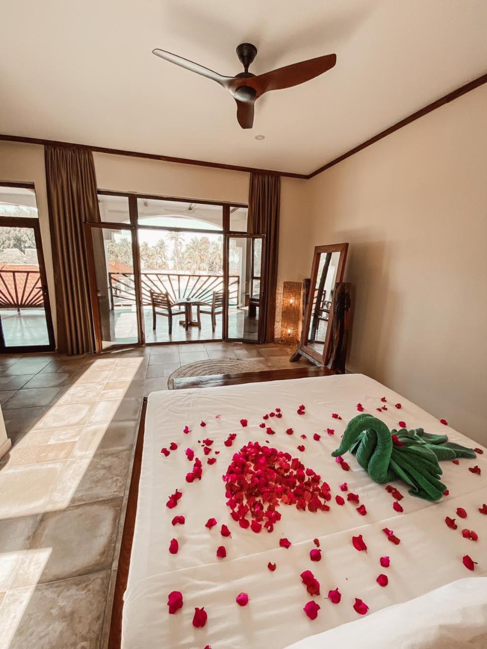 Suite with Balcony and Partial Sea View - Photo 12