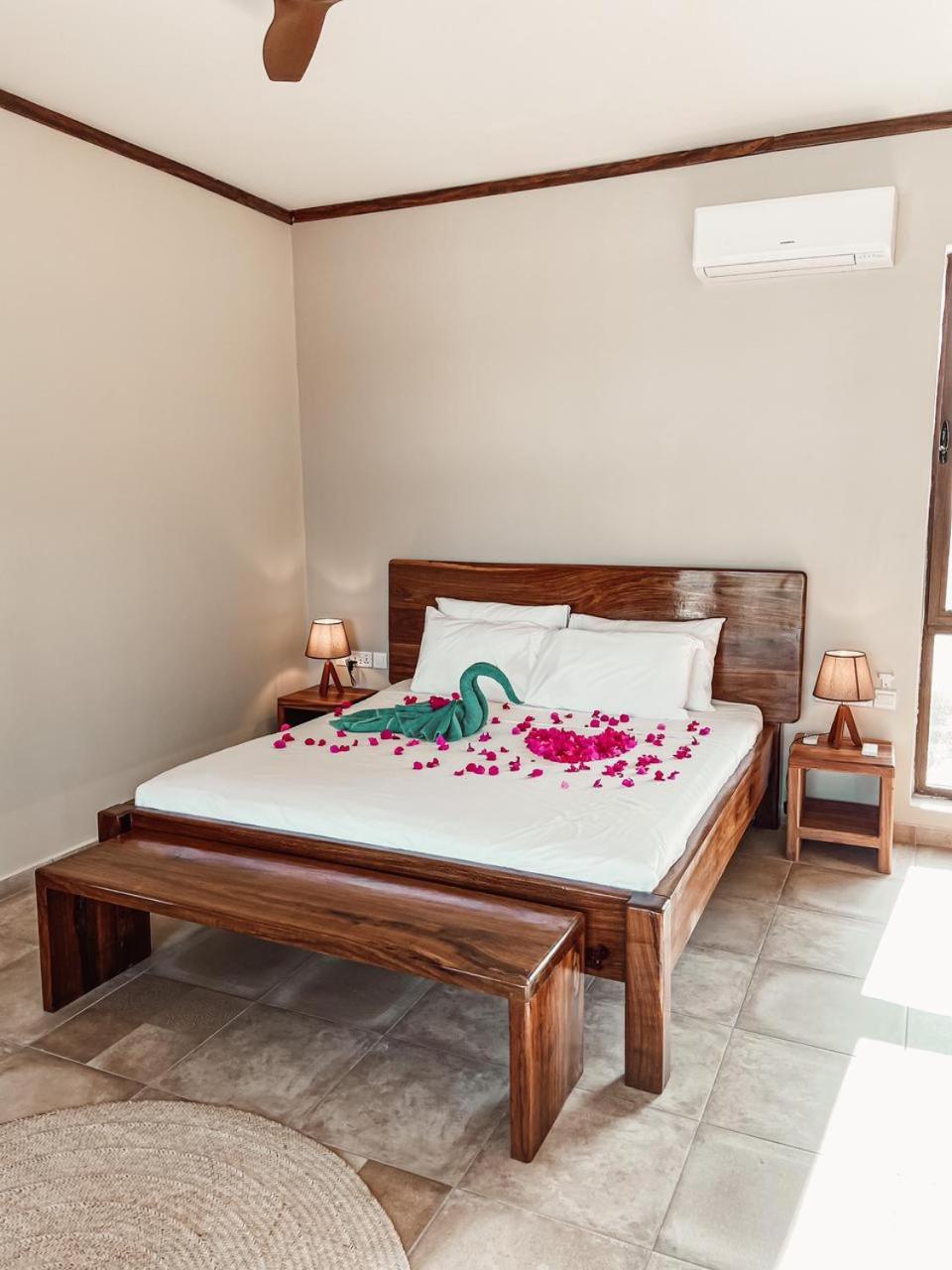 Suite with Balcony and Partial Sea View - Photo 11