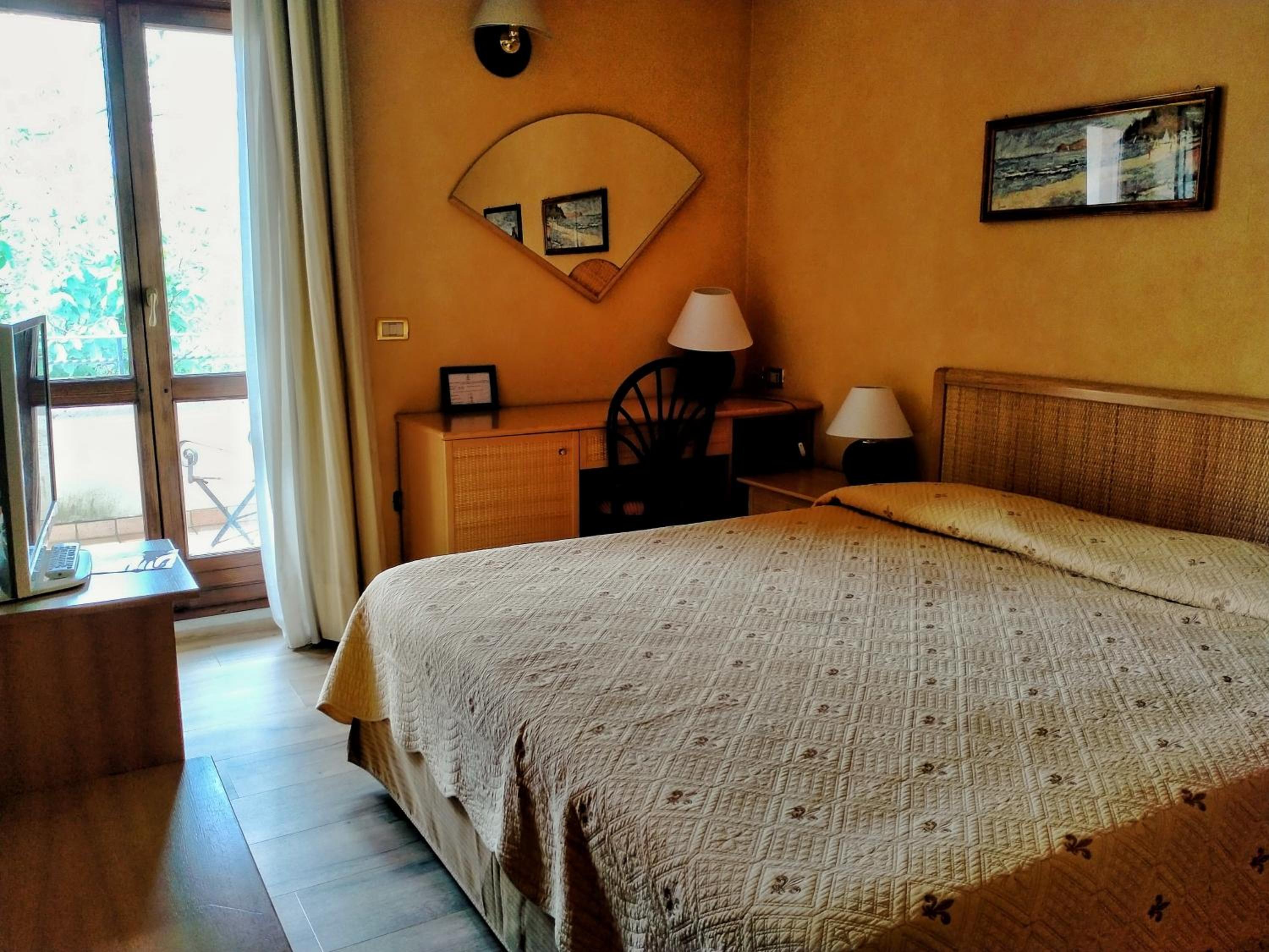 Double Room - Photo 4
