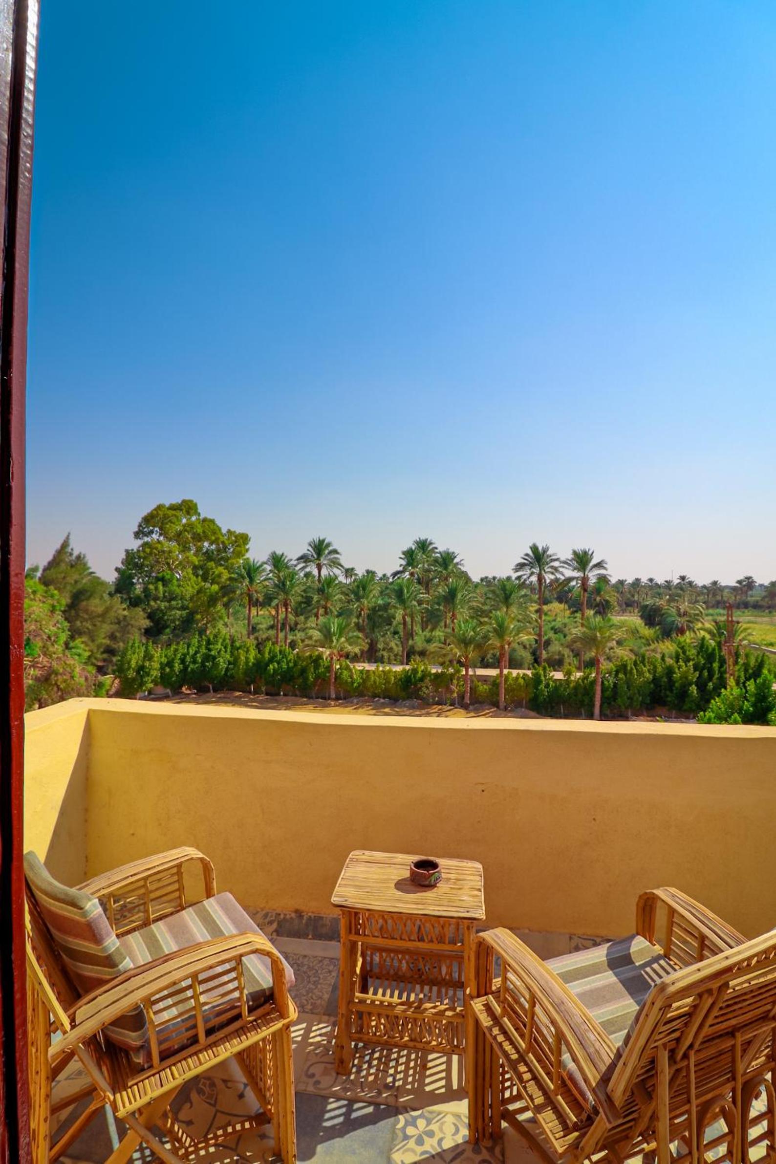 Deluxe Double Room with Balcony - Photo 4