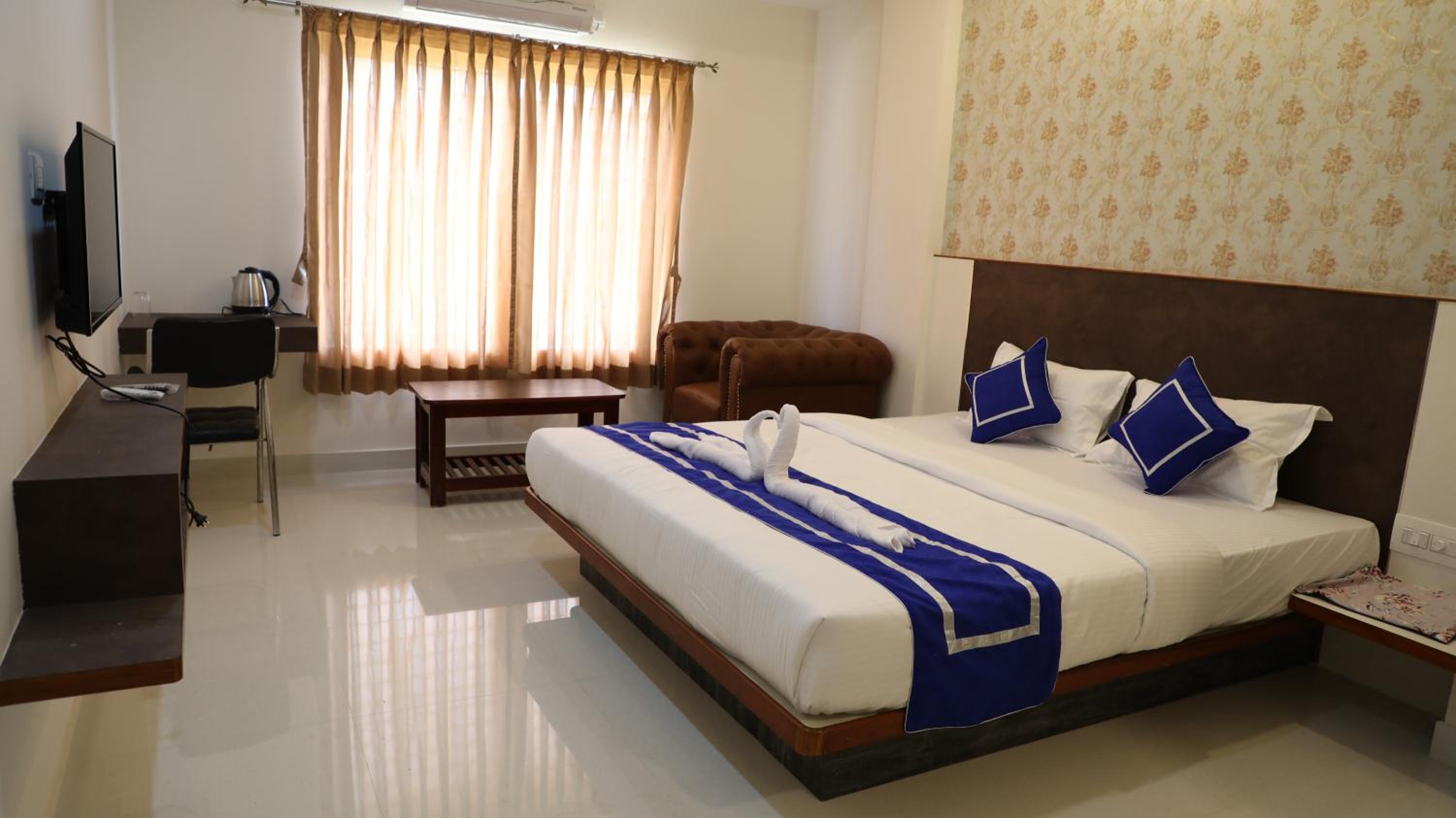 Deluxe King Room photo 1
