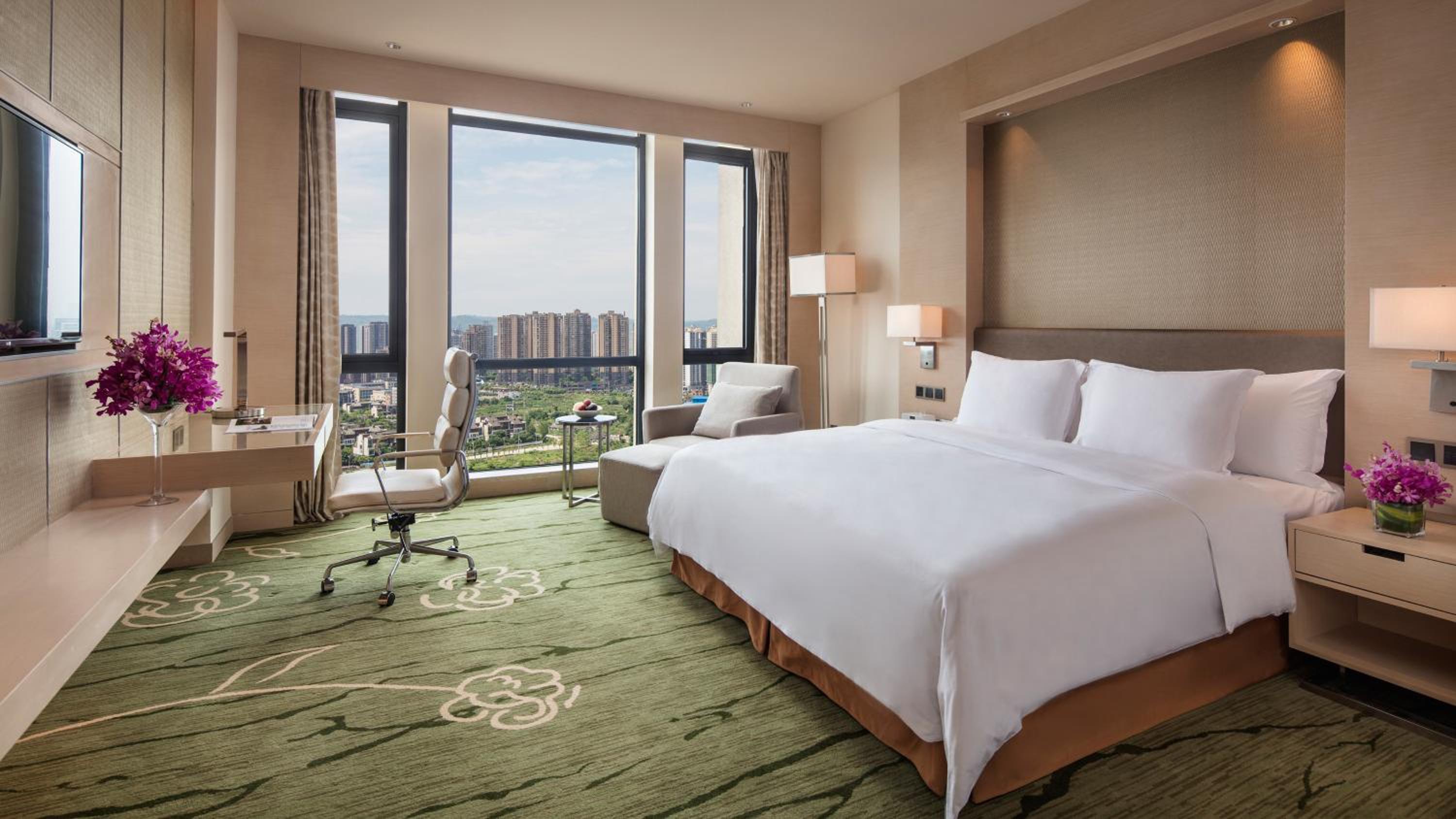 Standard King Room - High Floor photo 3