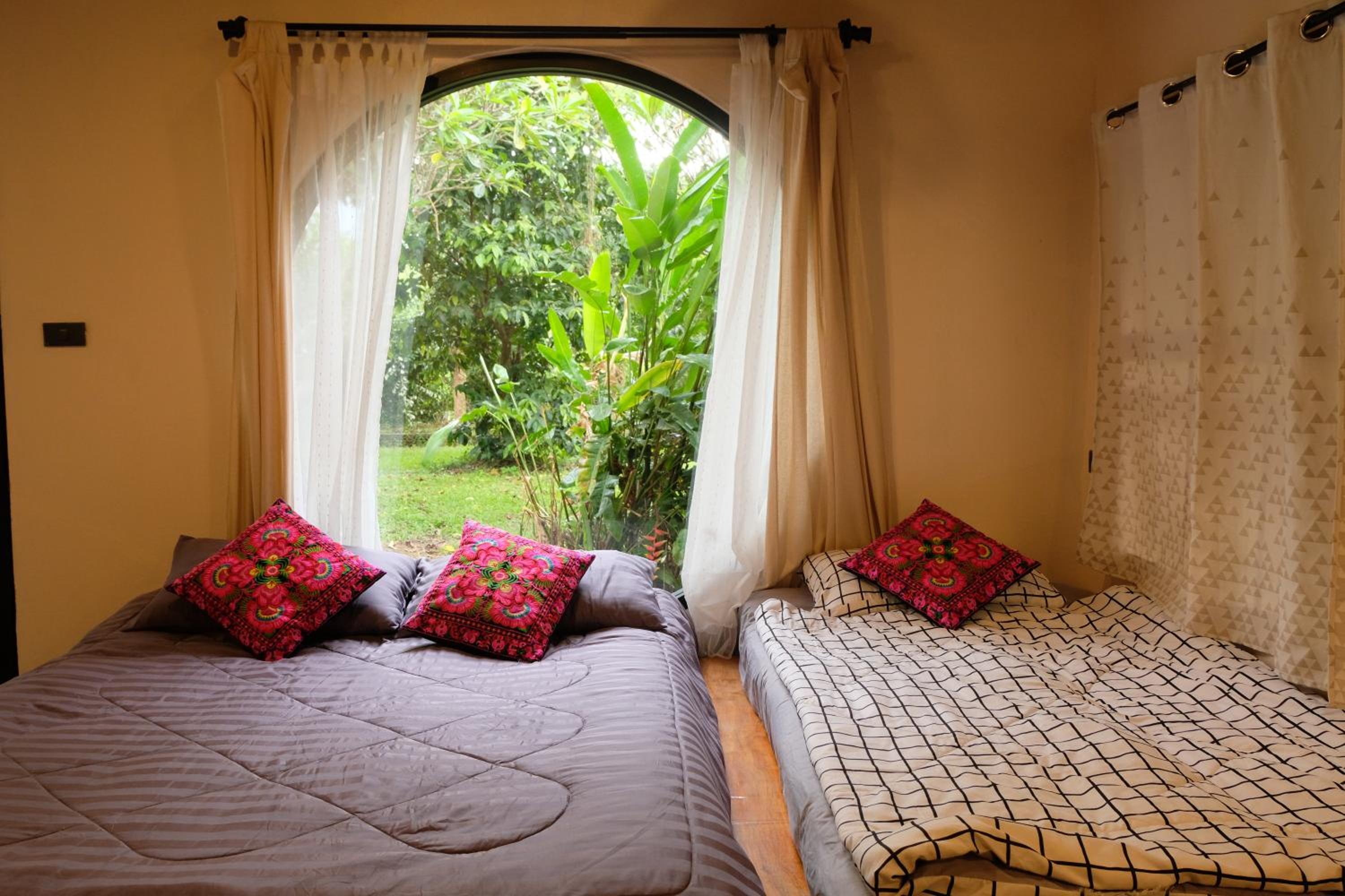Bungalow with Garden View - Photo 1