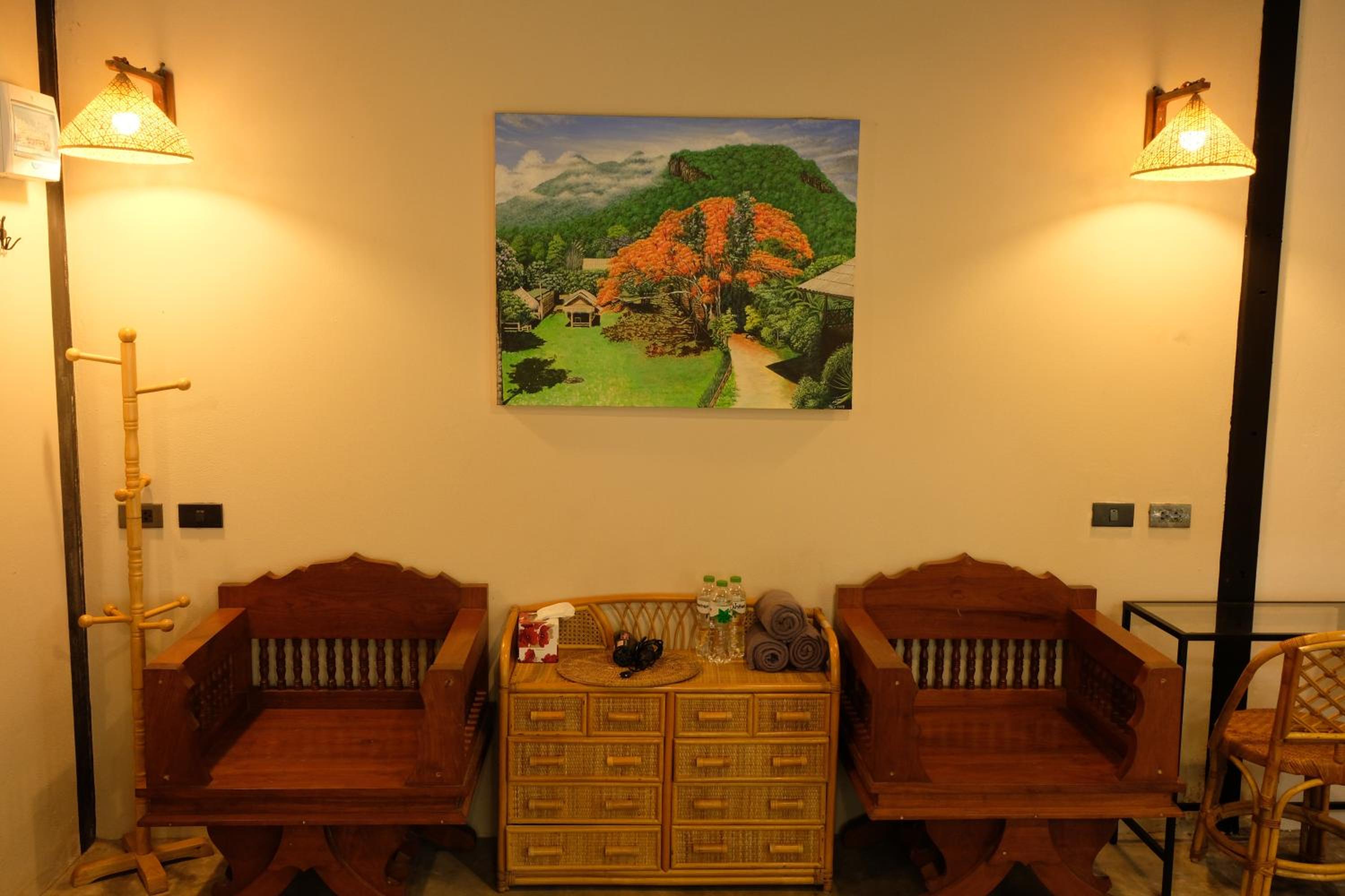 Bungalow with Garden View - Photo 7