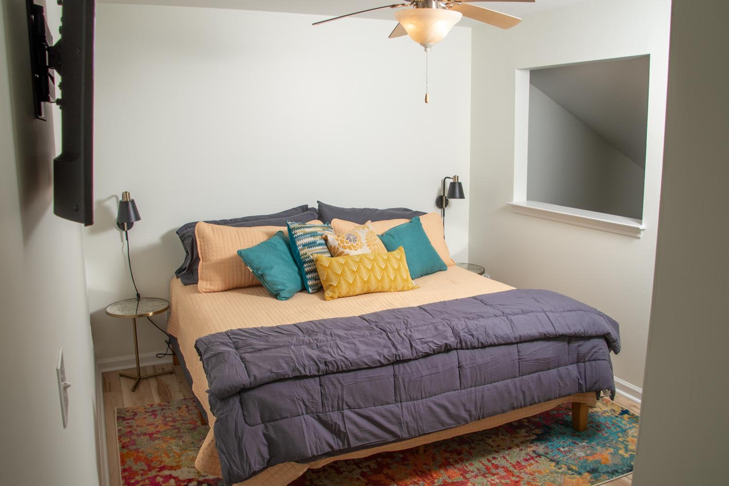 One-Bedroom Apartment photo 1