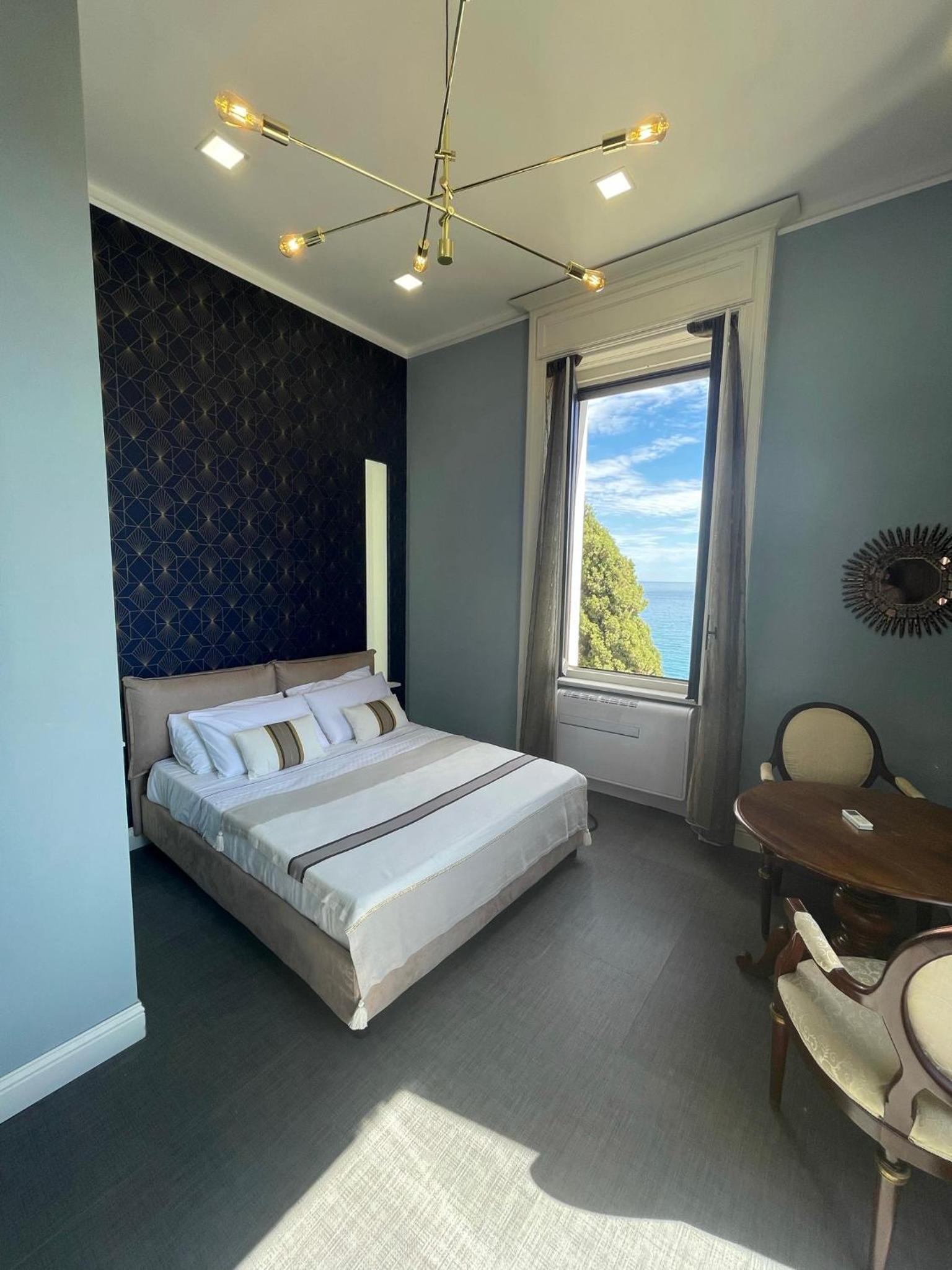 Deluxe Double Room with Sea View photo 3