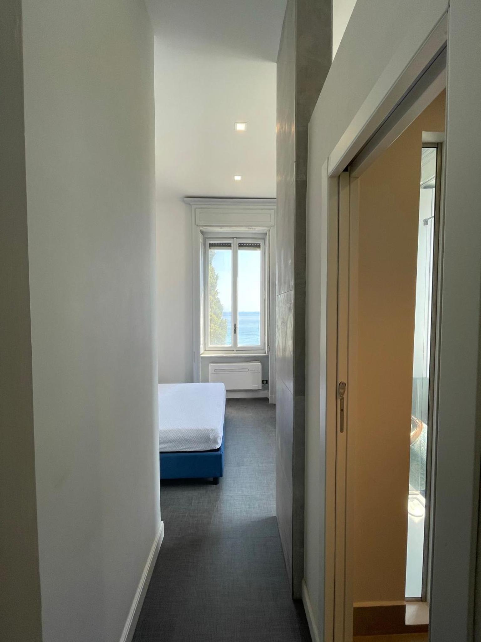 Deluxe Double Room with Sea View photo 3