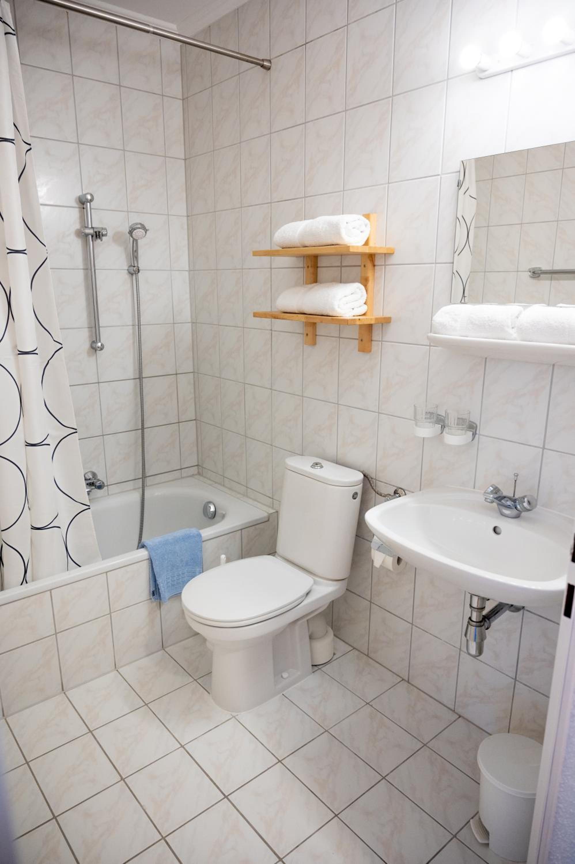 Double Room with Extra Bed photo 3